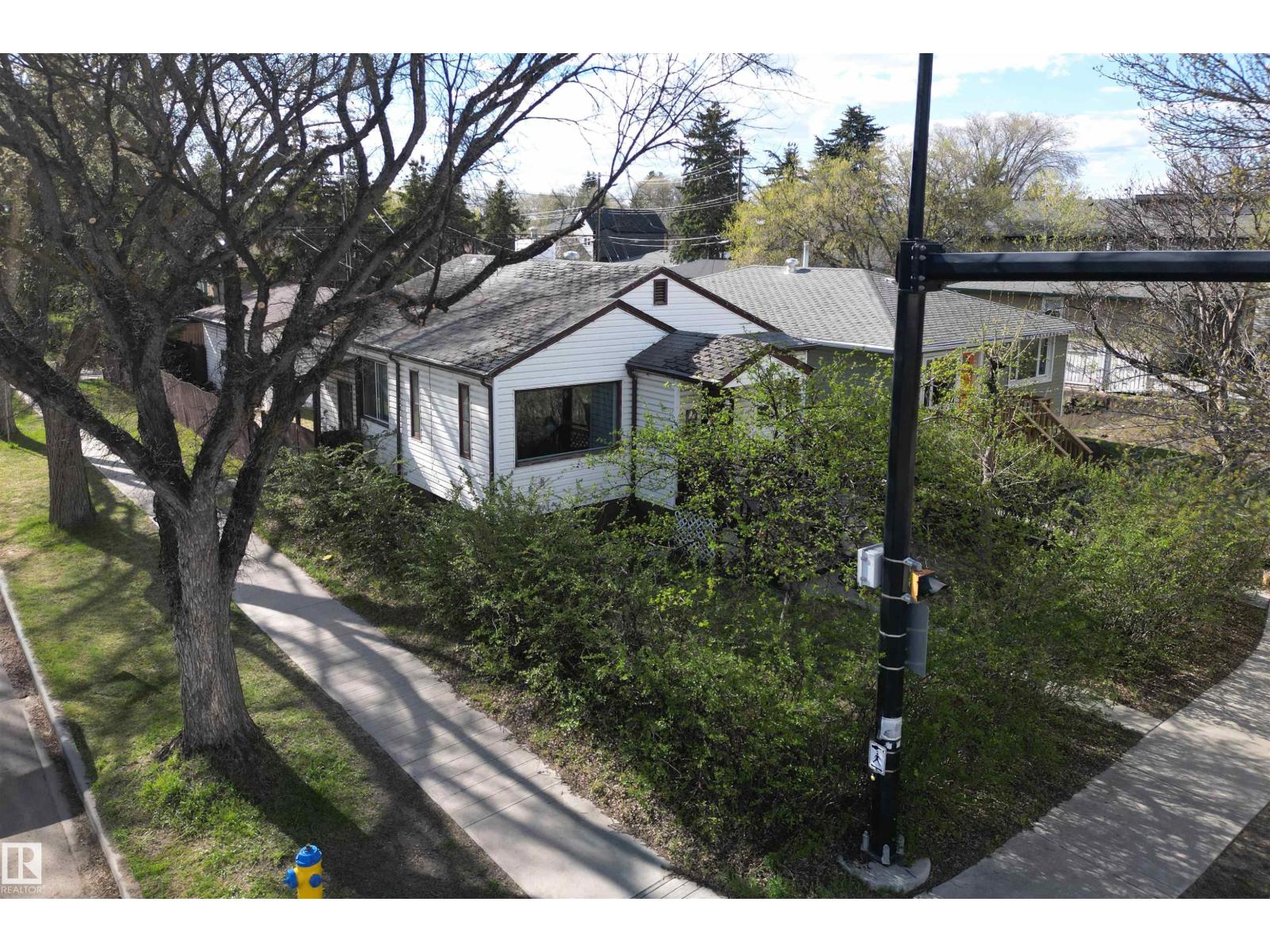 6402 106 ST NW NW - 33