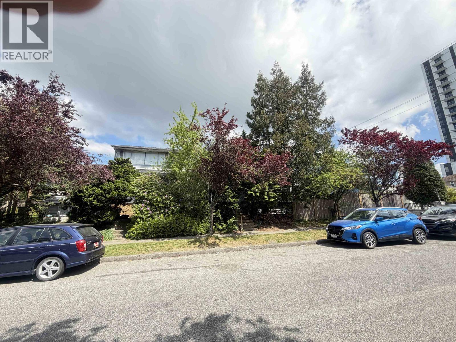 495 W 39TH AVENUE