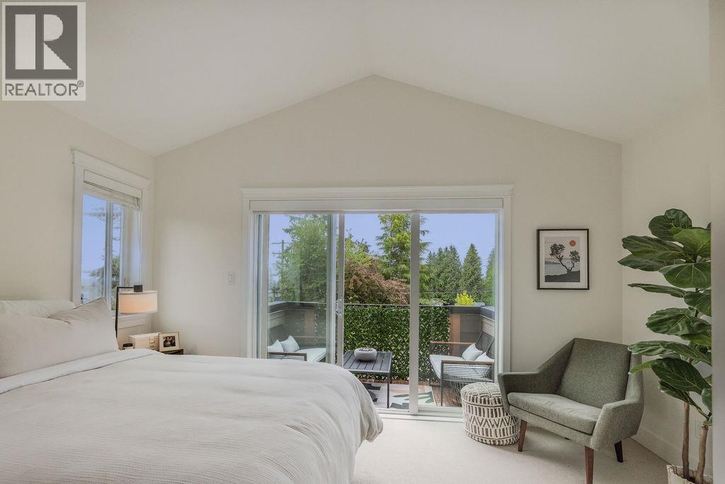 3 728 GIBSONS WAY, Gibsons