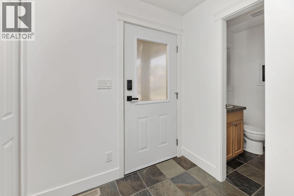 3 728 GIBSONS WAY, Gibsons