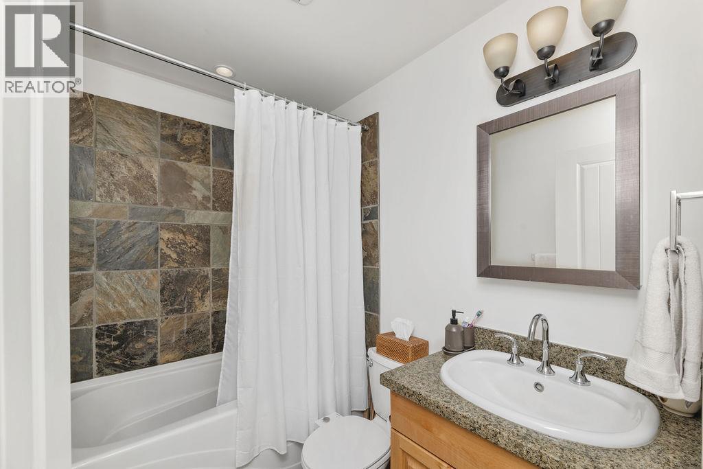 3 728 GIBSONS WAY, Gibsons