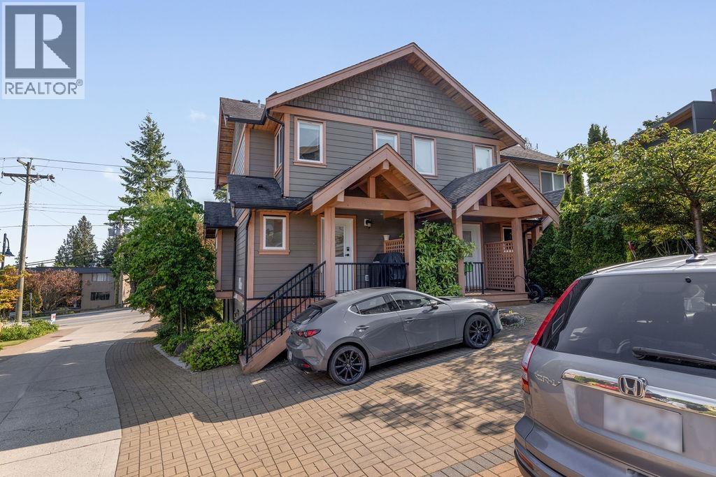 3 728 GIBSONS WAY, Gibsons