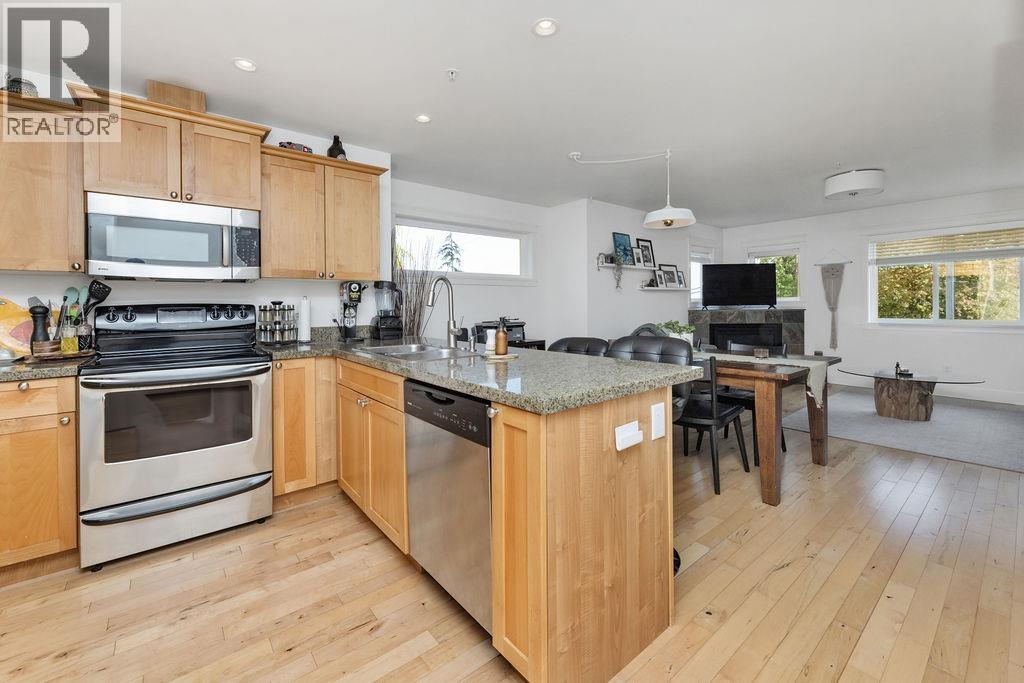 3 728 GIBSONS WAY, Gibsons