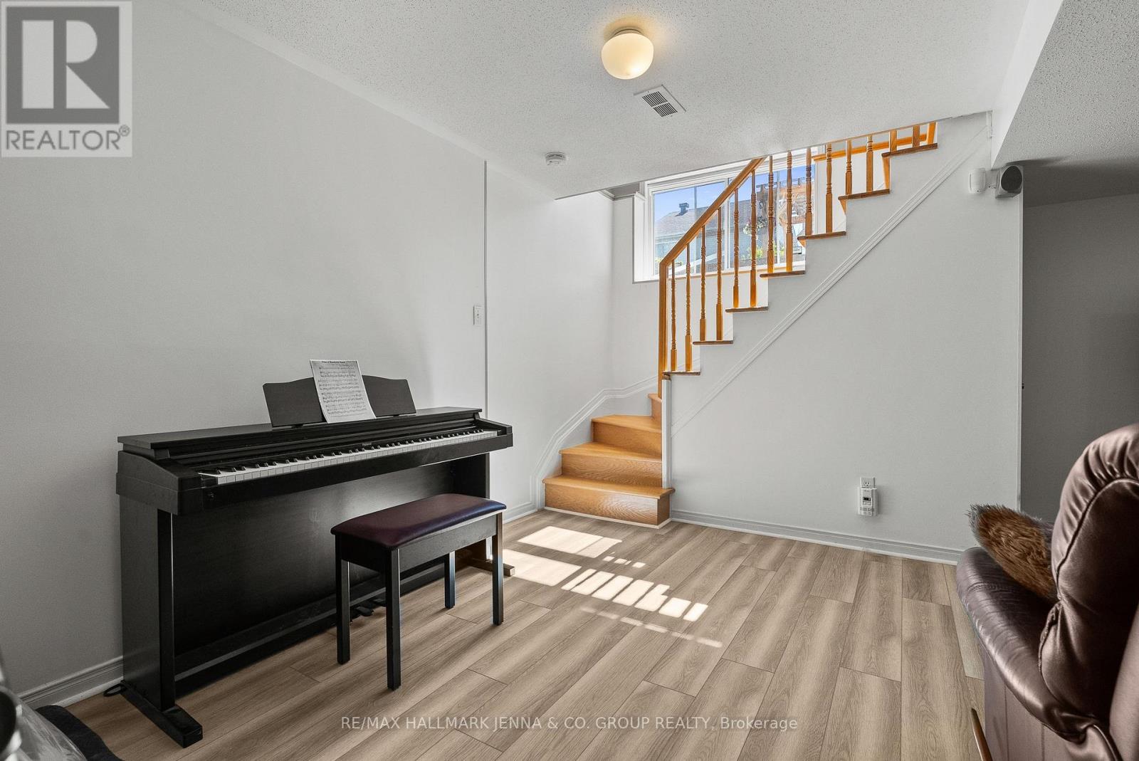 106 BLOOMINGDALE STREET - 27