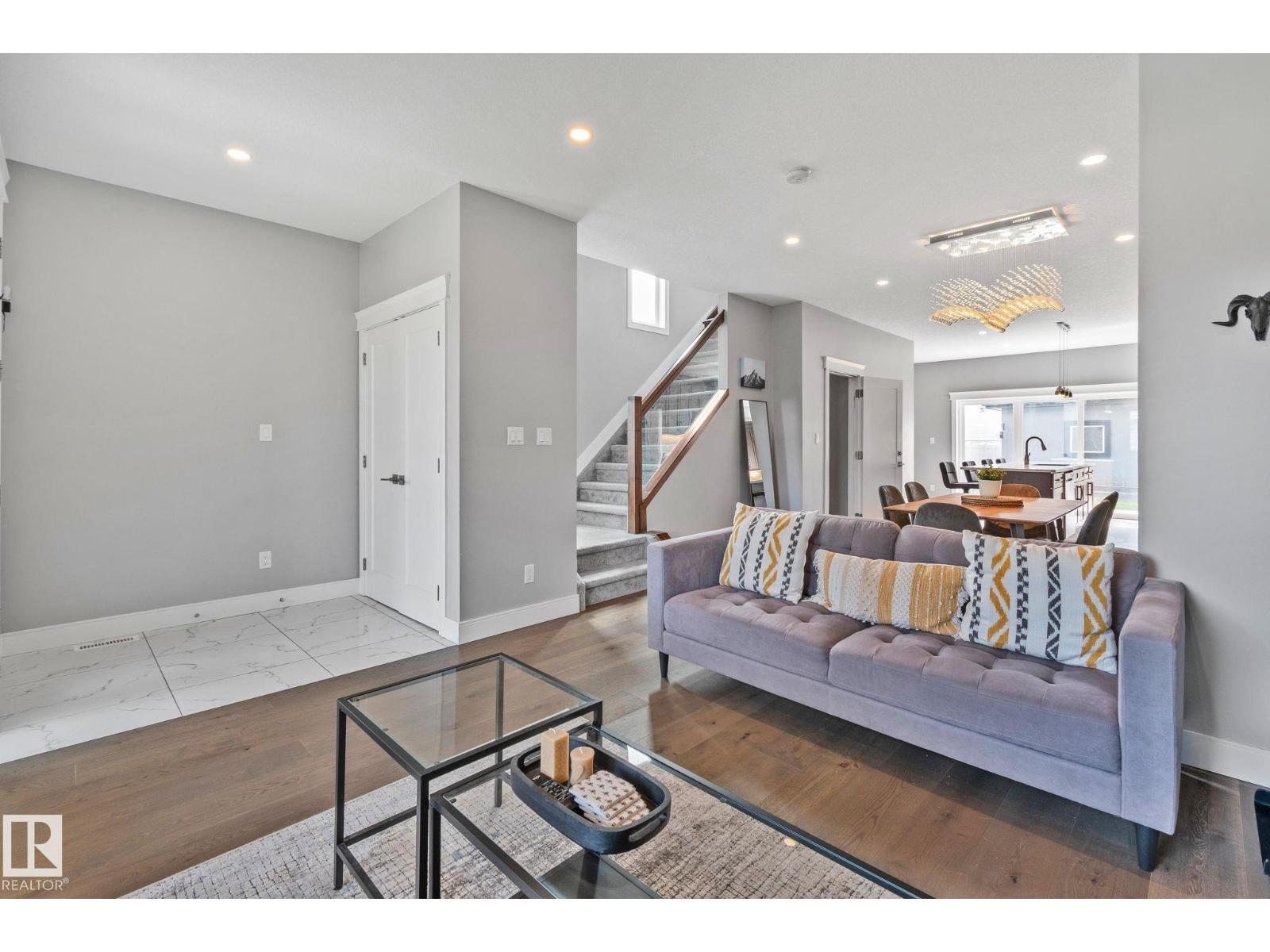 9855 79 AV NW - 4