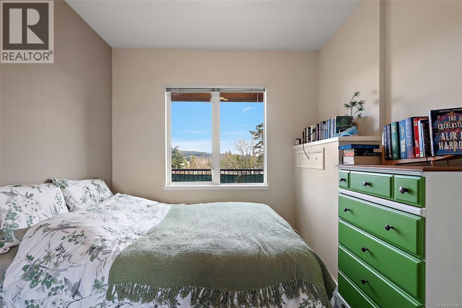 405 4040 Borden Street, Saanich