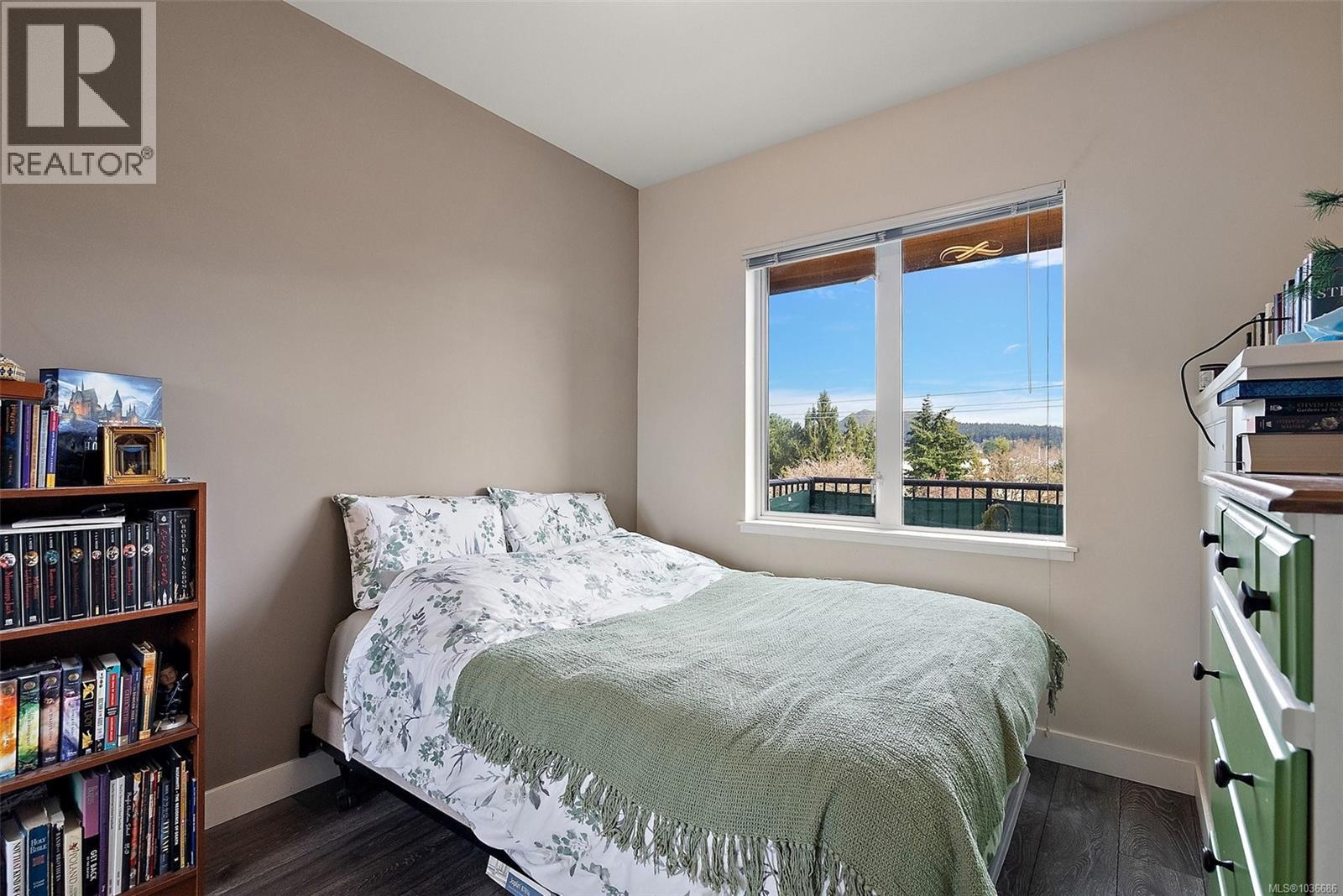 405 4040 Borden Street, Saanich