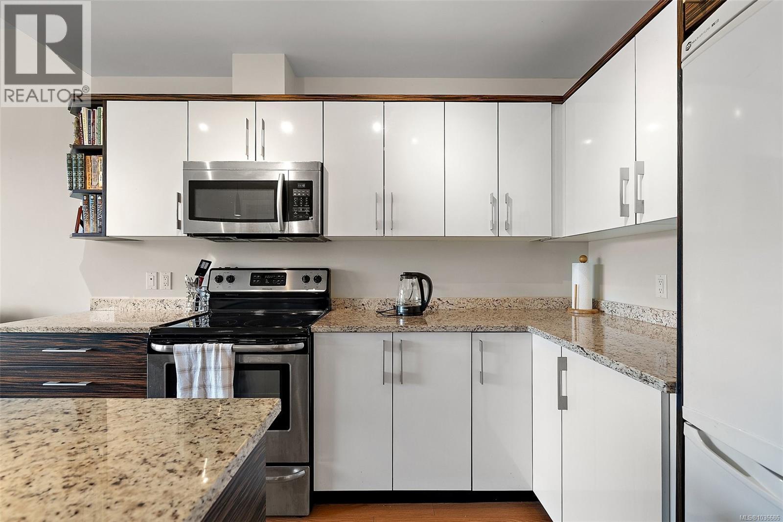 405 4040 Borden Street, Saanich