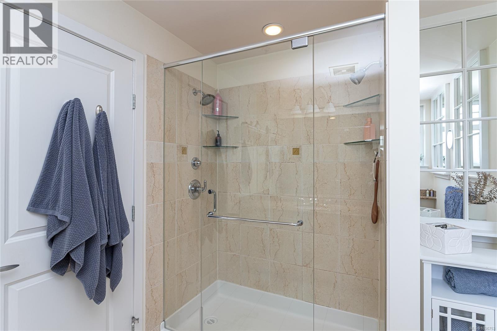 #104D 1115 Craigflower Rd - 15