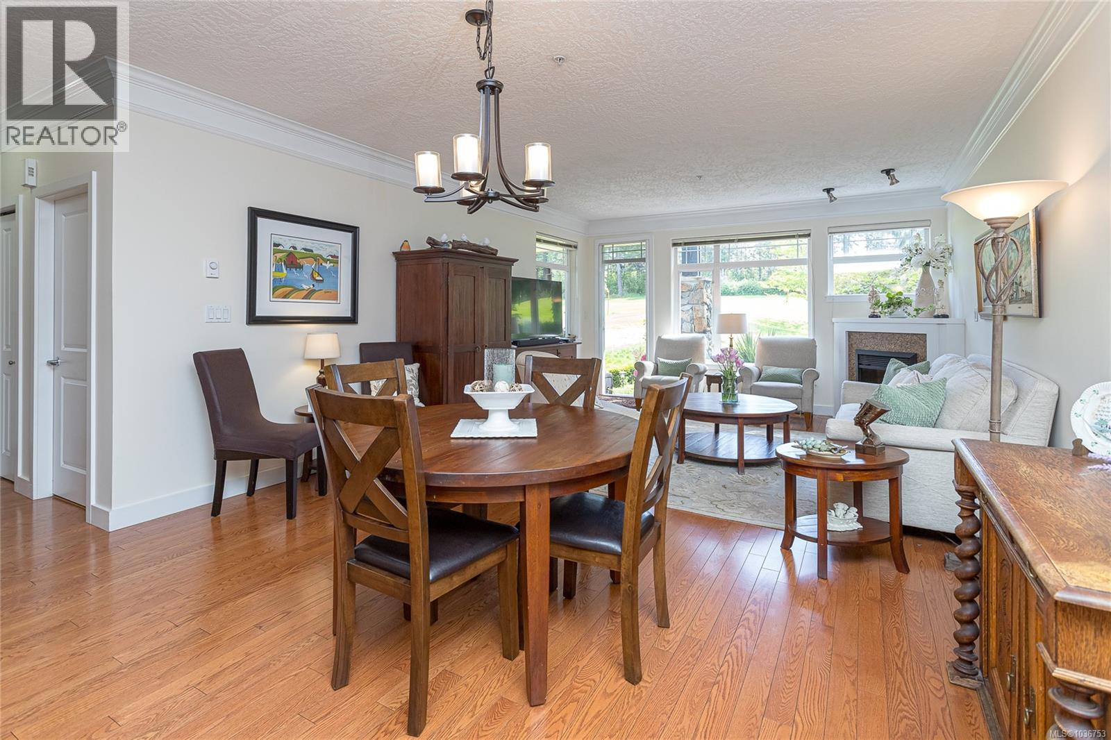#104D 1115 Craigflower Rd - 9