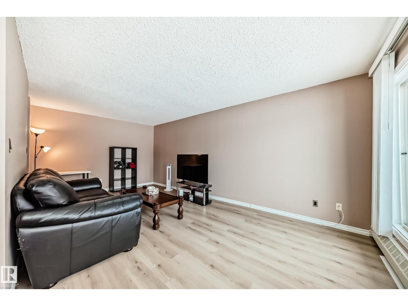 #121 15105 121 ST NW - 11