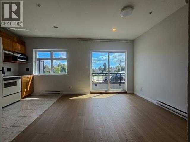 203 2817 CLARK DRIVE — photo 2