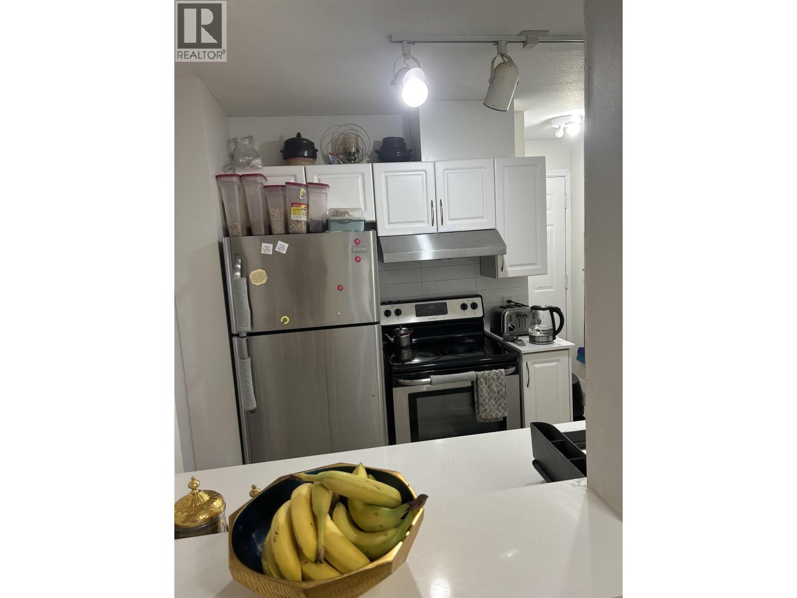 209 3978 ALBERT STREET — photo 2