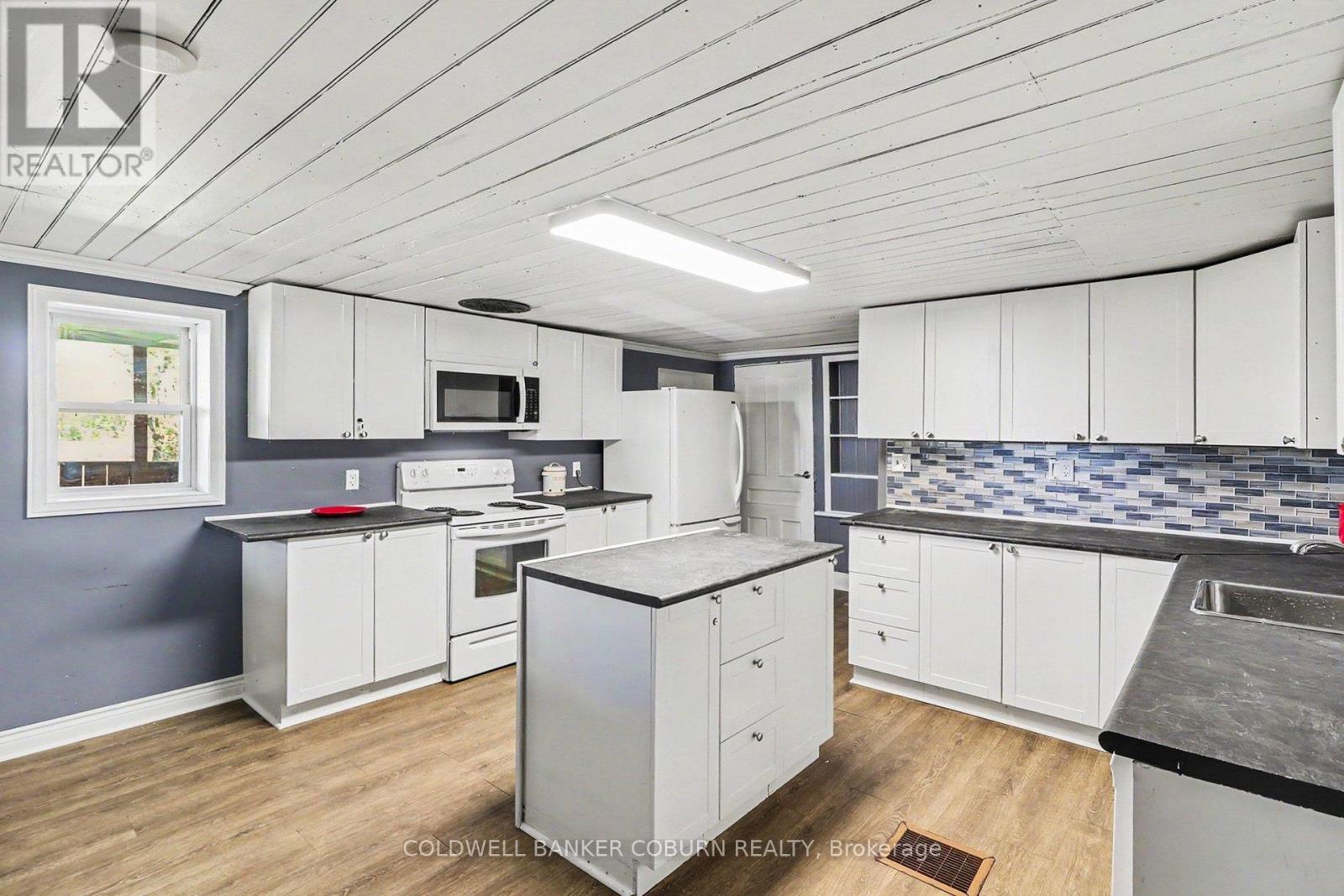 3542 BECKSTEAD ROAD - 10
