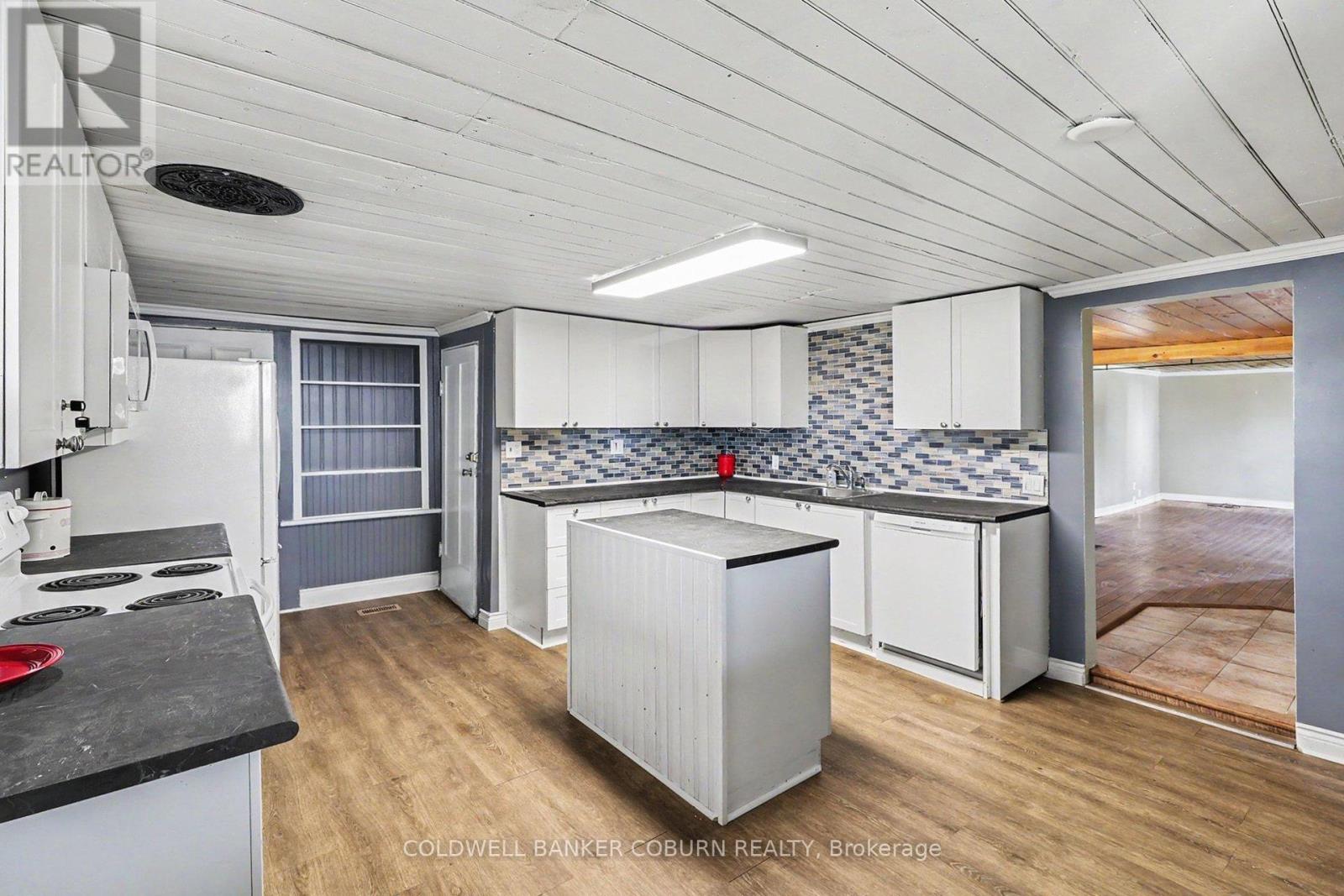 3542 BECKSTEAD ROAD - 8