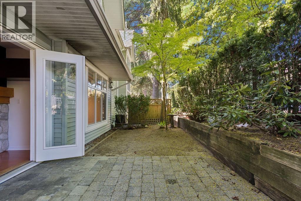 993 LYNN VALLEY ROAD — photo 2