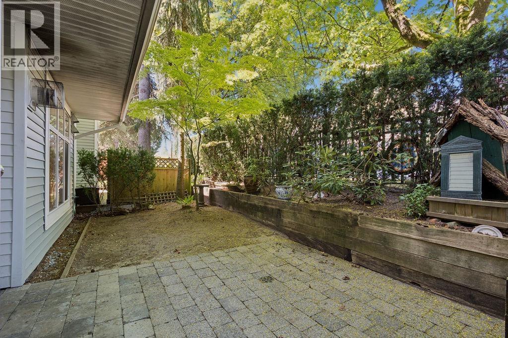 993 LYNN VALLEY ROAD — photo 3