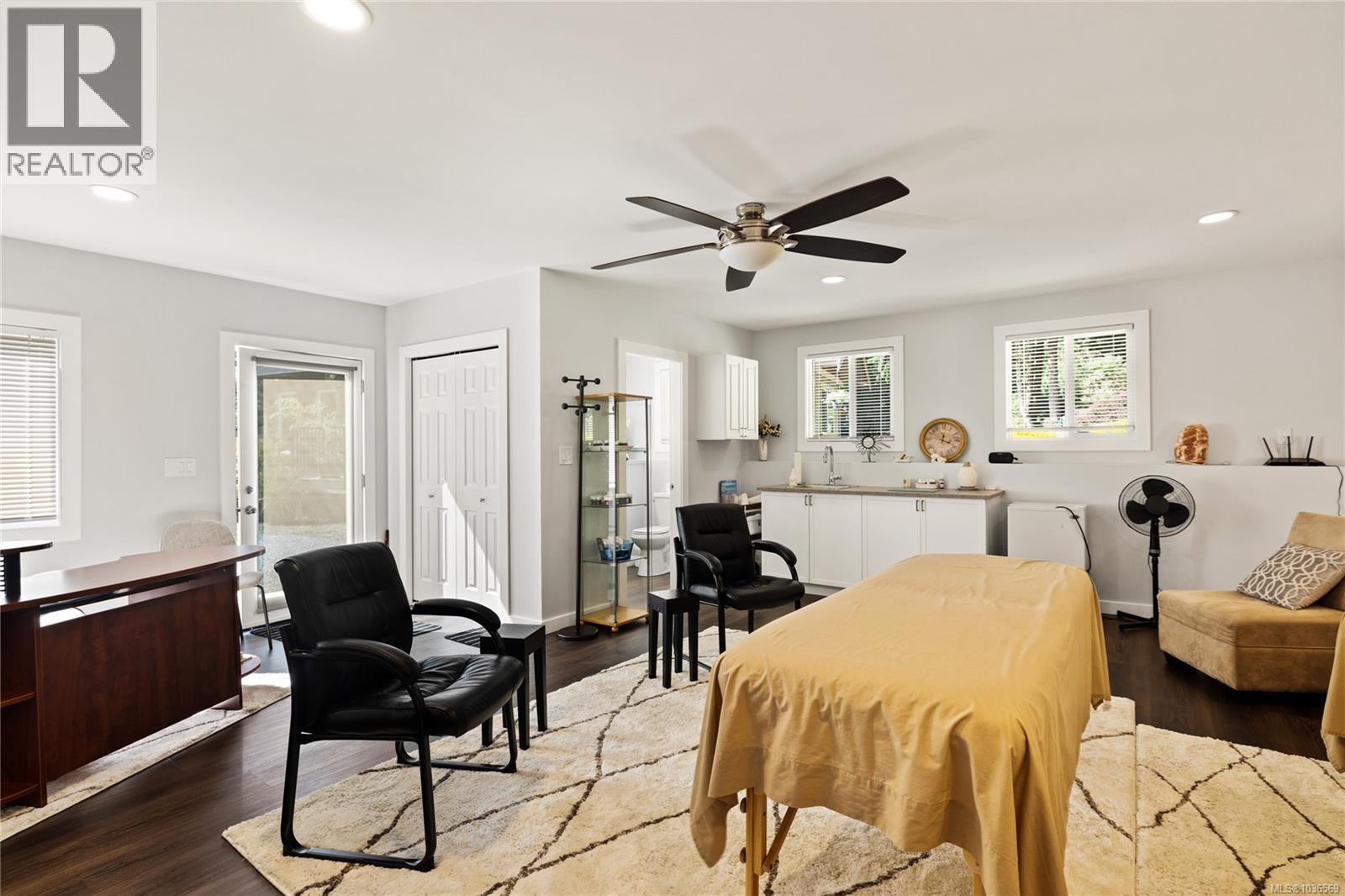 3061 Renfrew Rd - 37