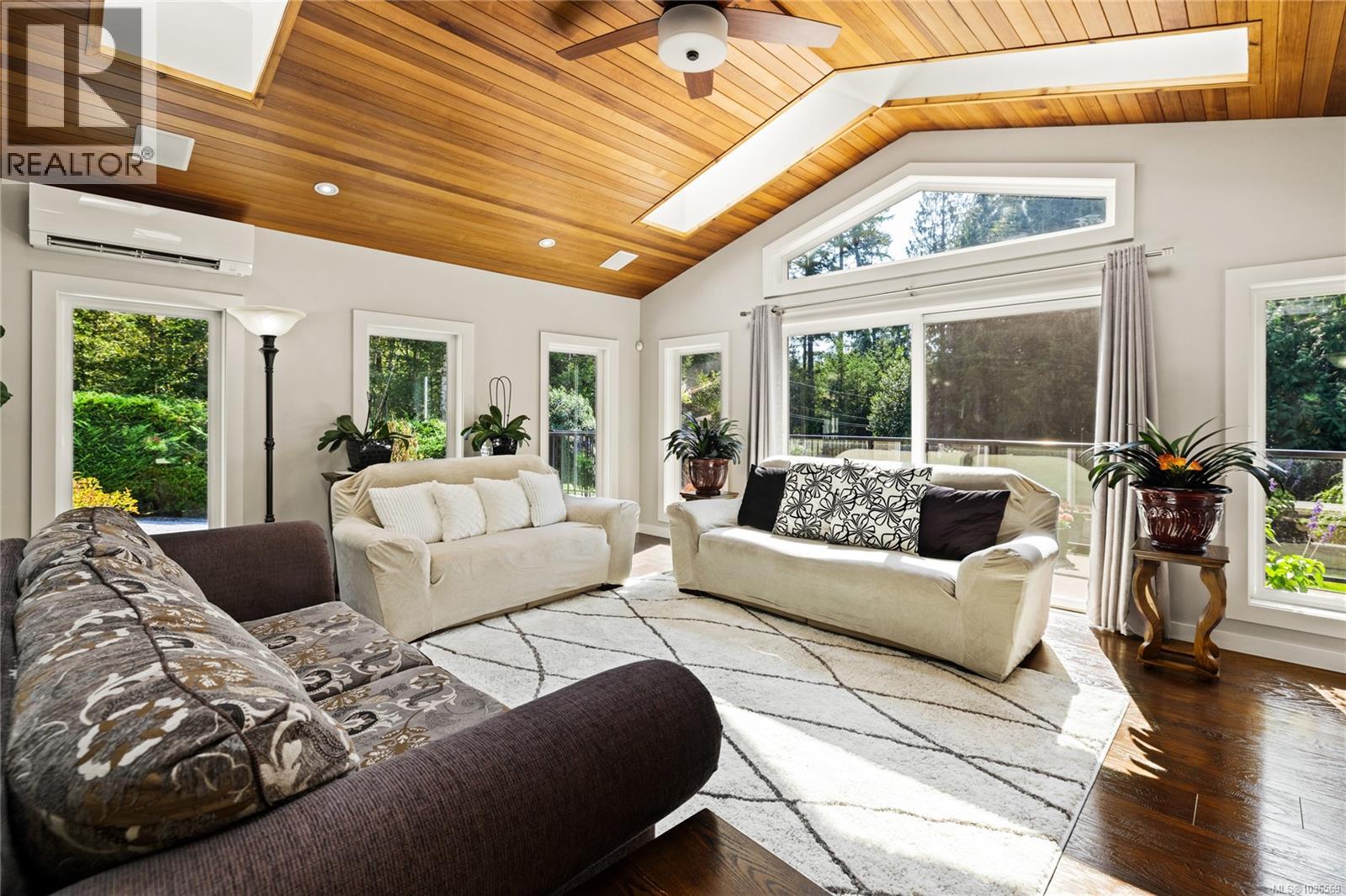 3061 Renfrew Rd - 19