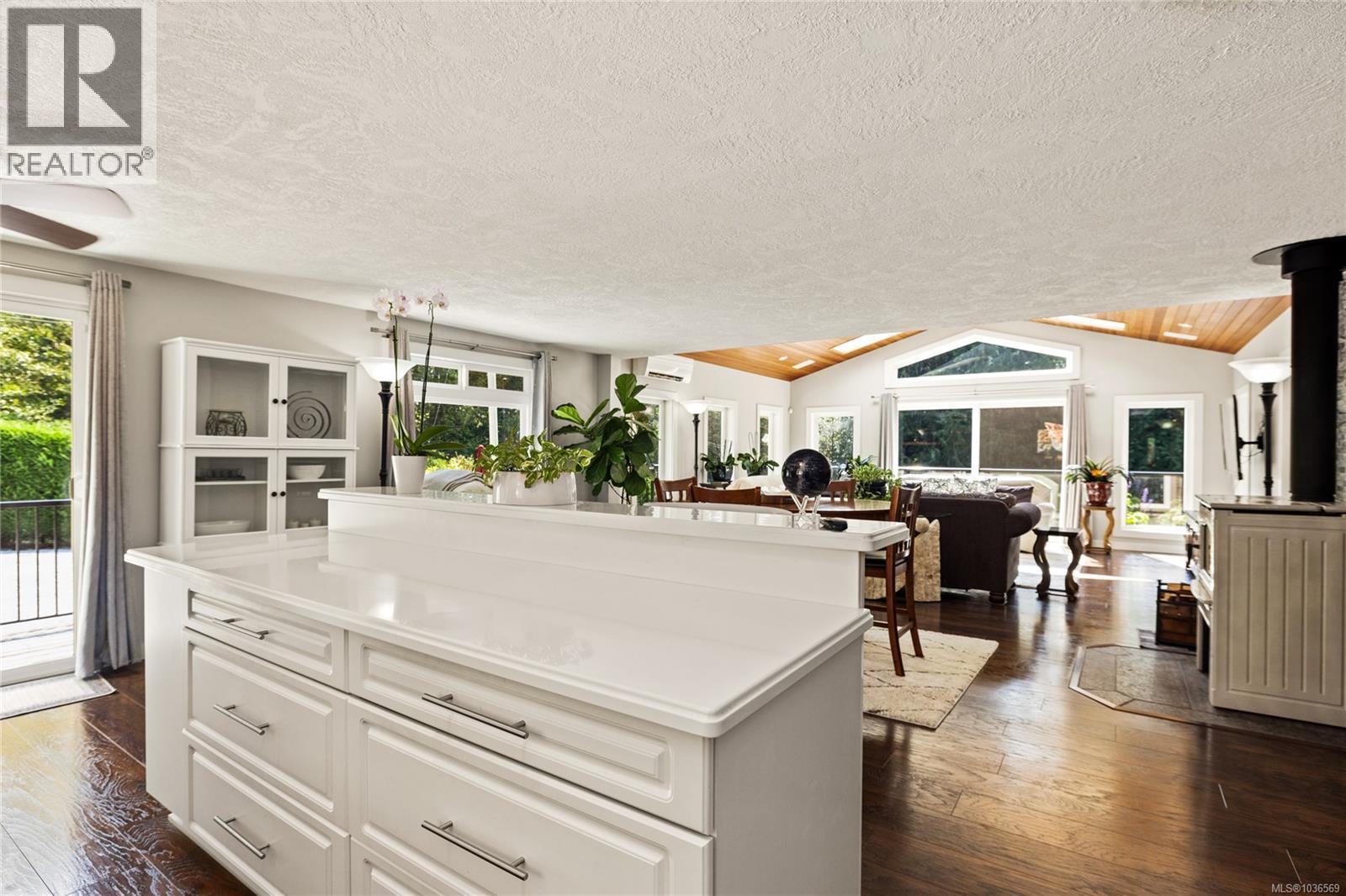 3061 Renfrew Rd - 14