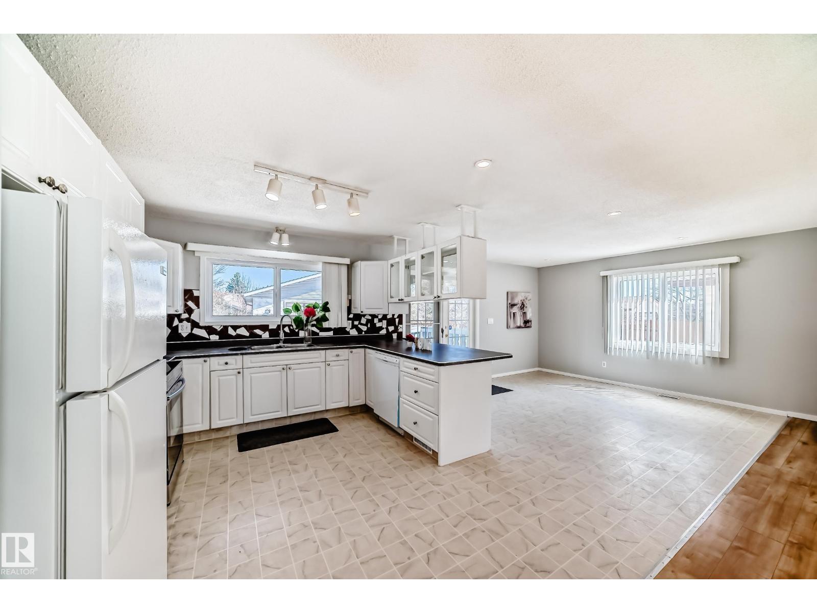16819 109 ST NW - 15