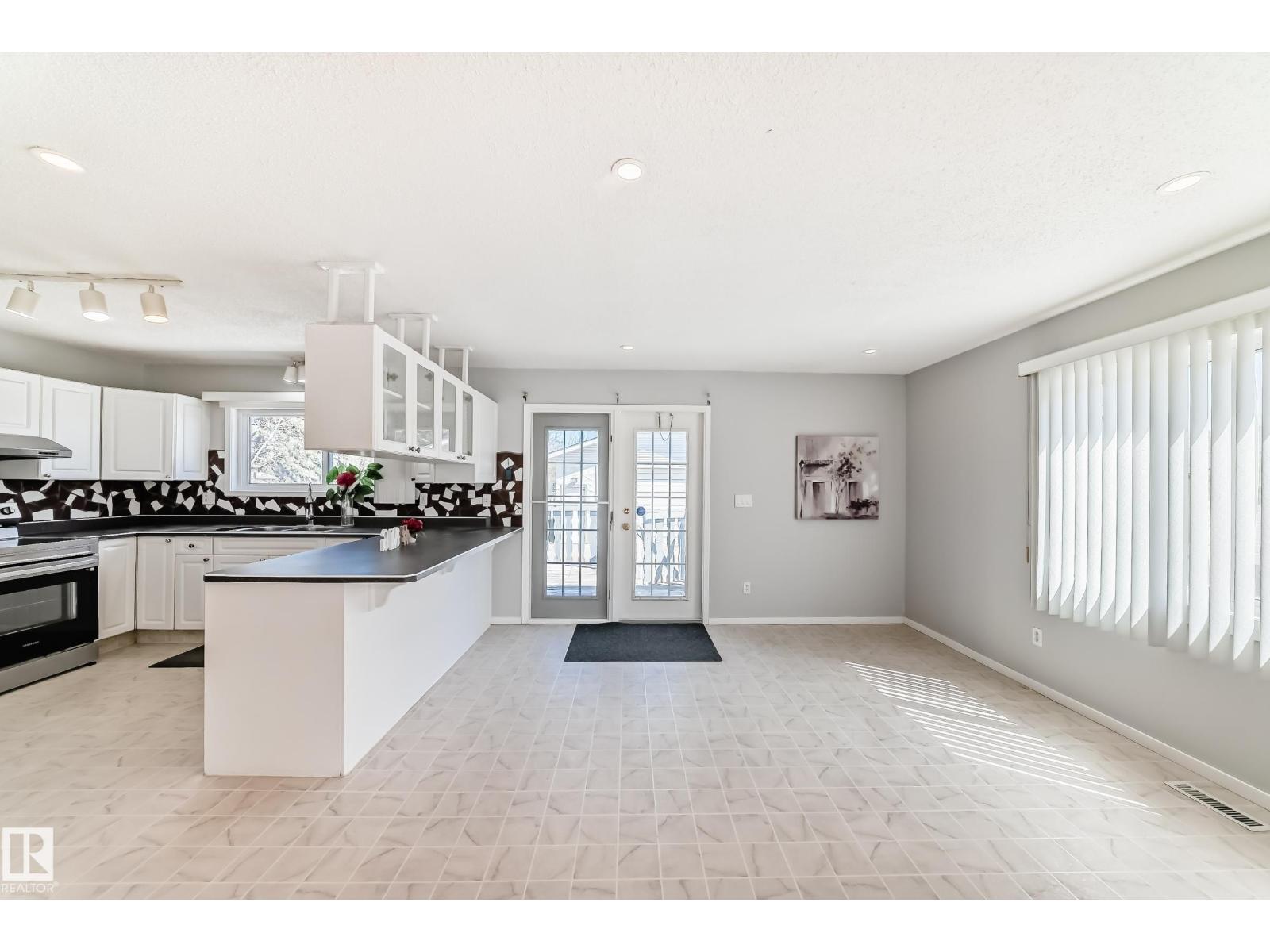 16819 109 ST NW - 21