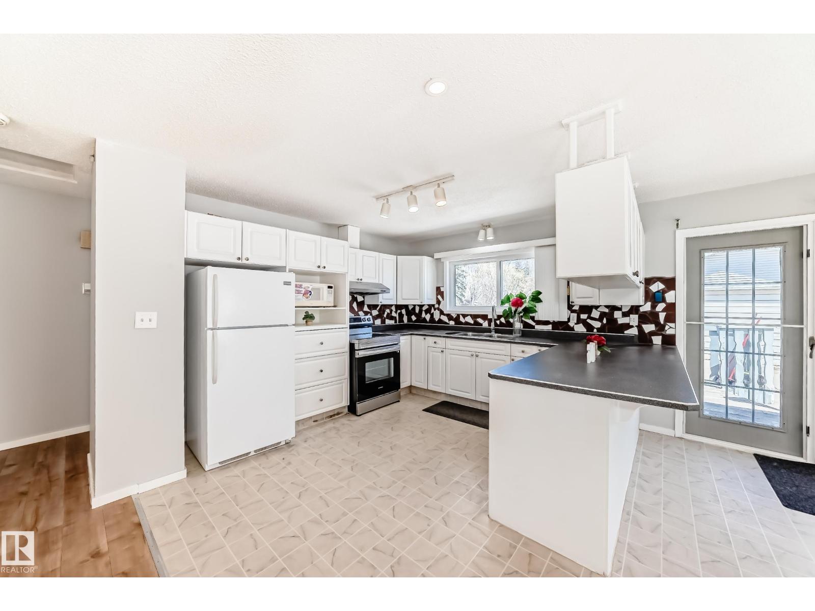 16819 109 ST NW - 16