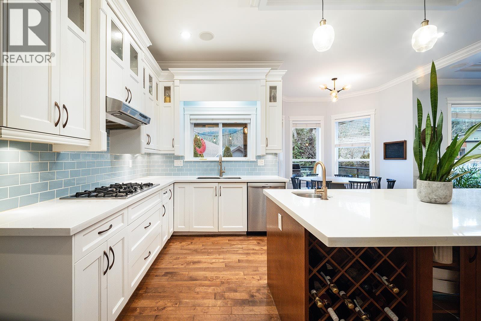 1031 JAY CRESCENT, Squamish
