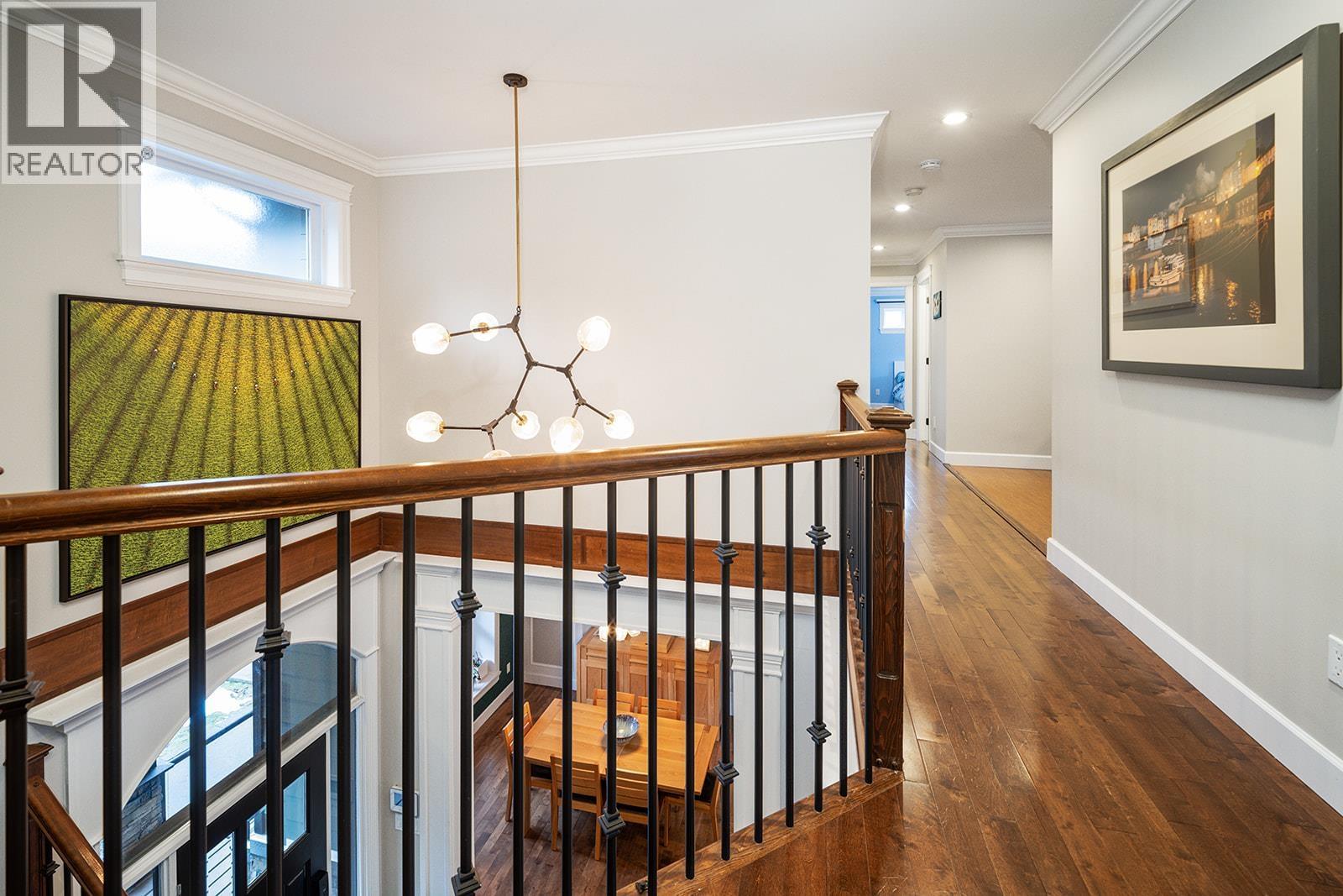 1031 JAY CRESCENT, Squamish