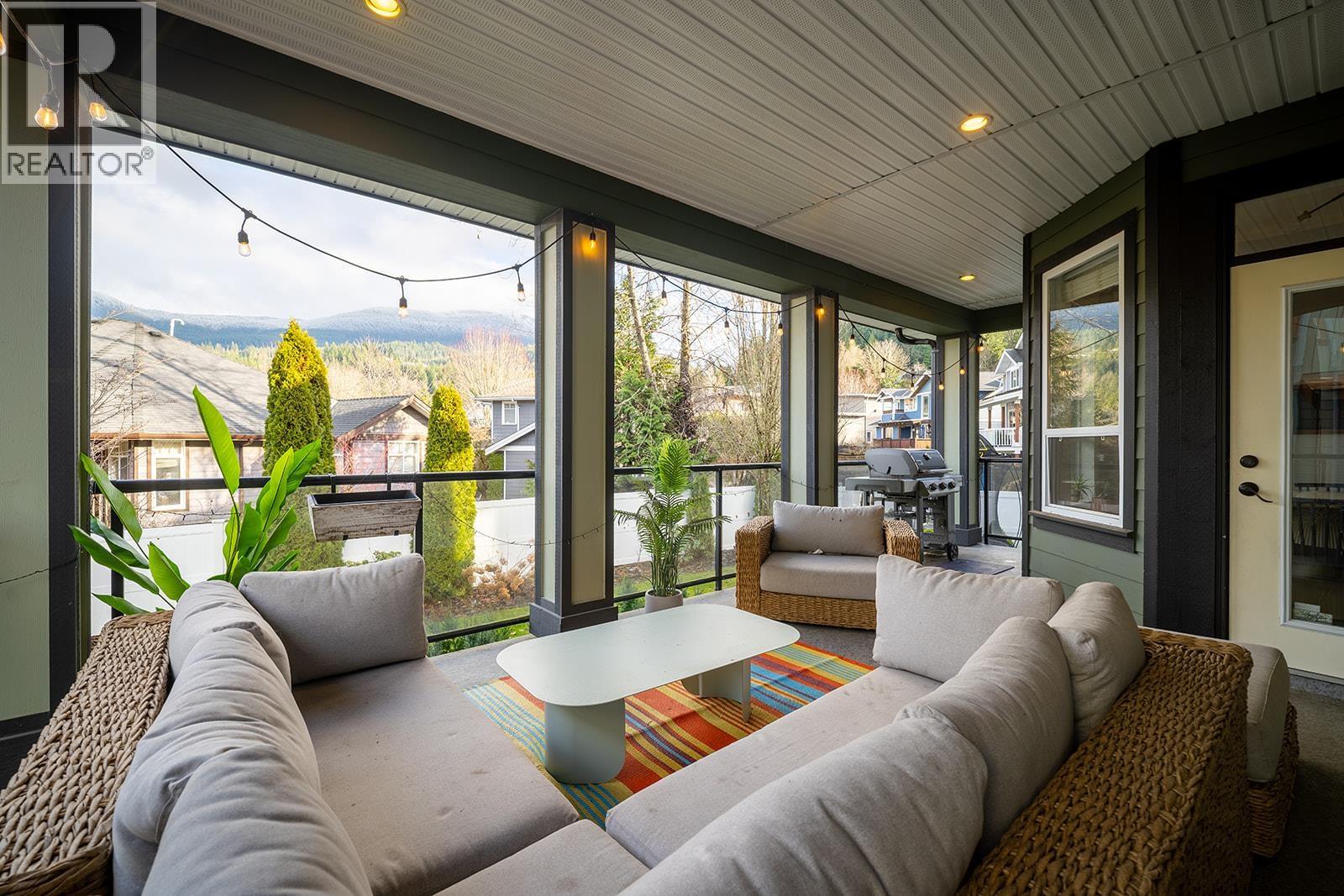 1031 JAY CRESCENT, Squamish