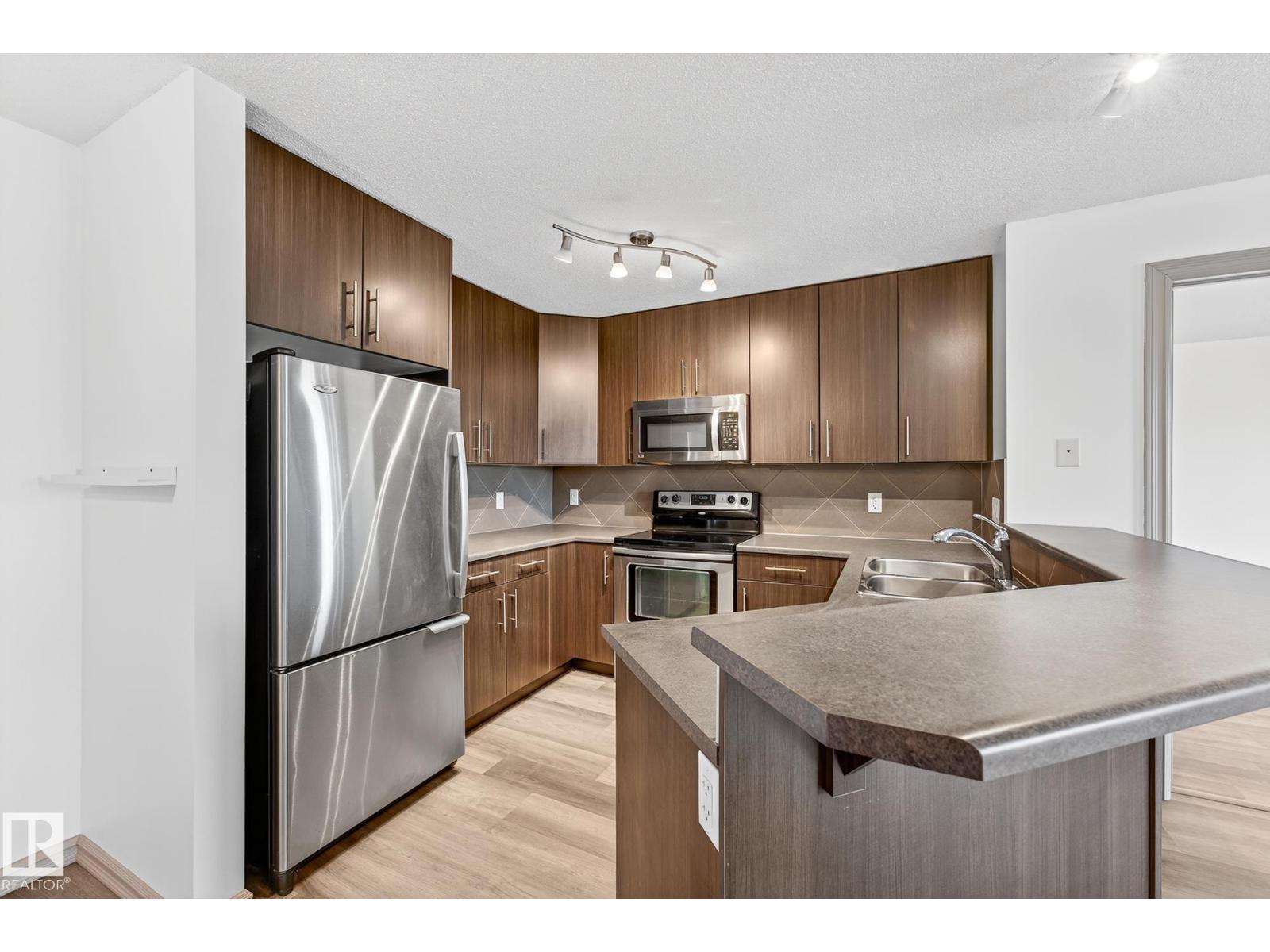 #215 2208 44 AV NW, Edmonton