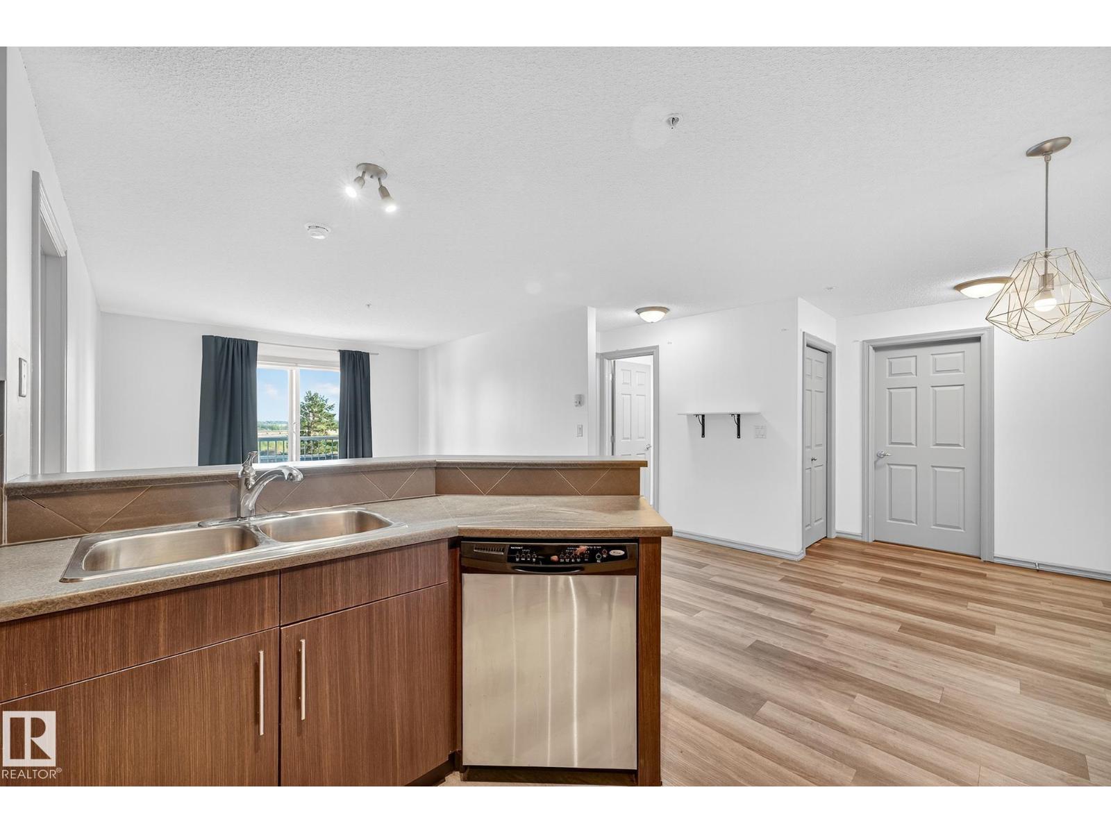 #215 2208 44 AV NW, Edmonton