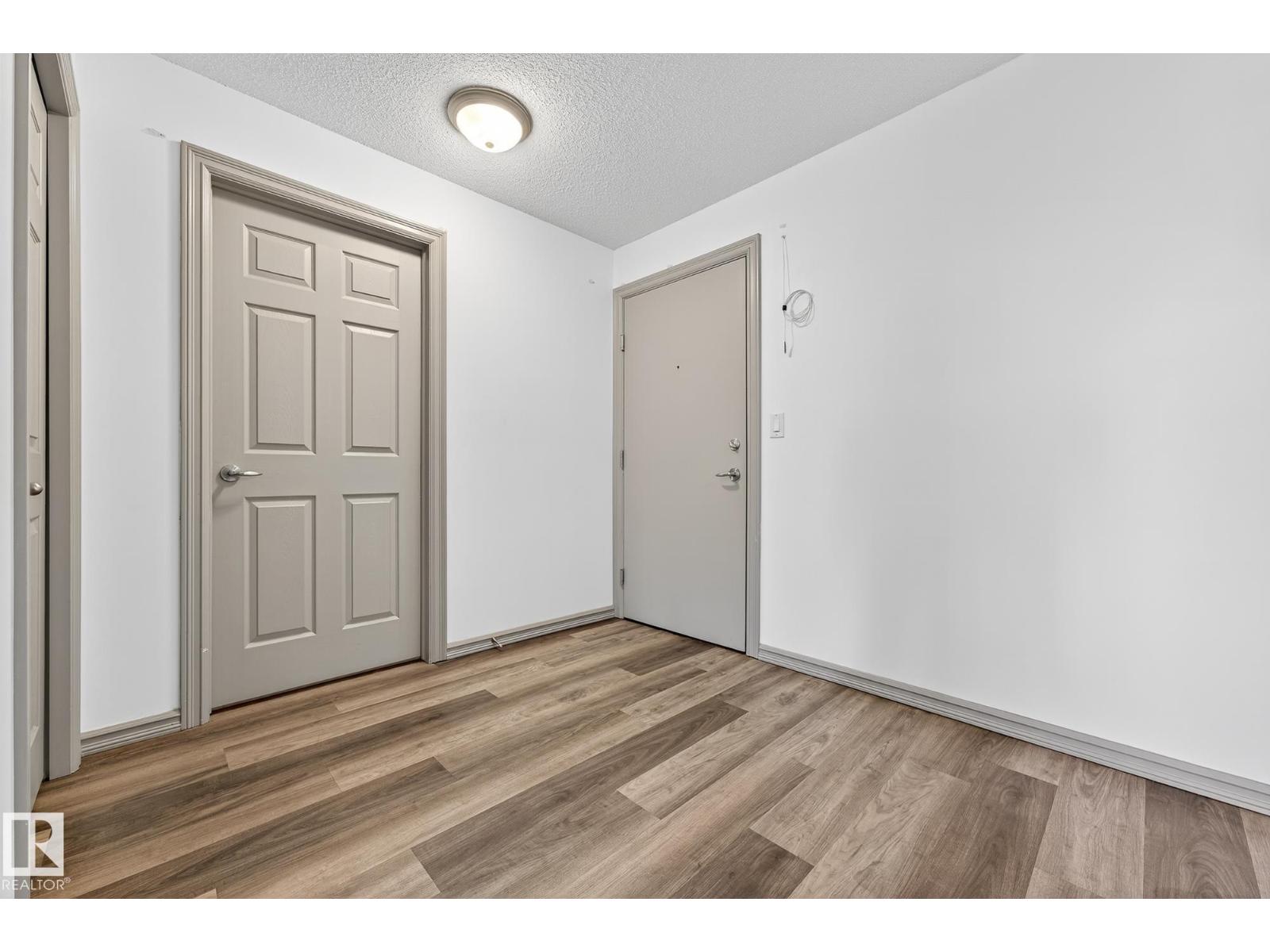 #215 2208 44 AV NW, Edmonton