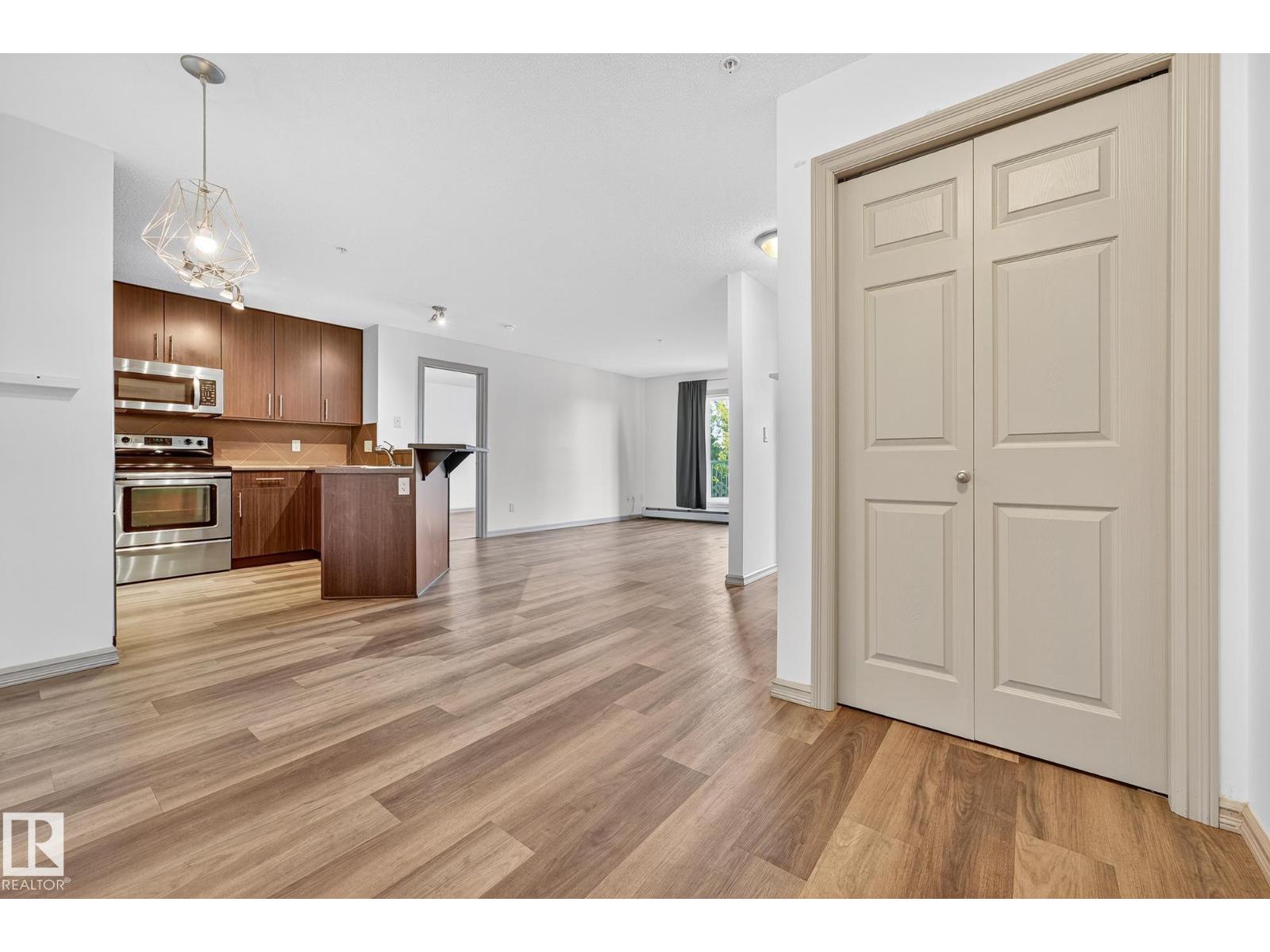 #215 2208 44 AV NW, Edmonton
