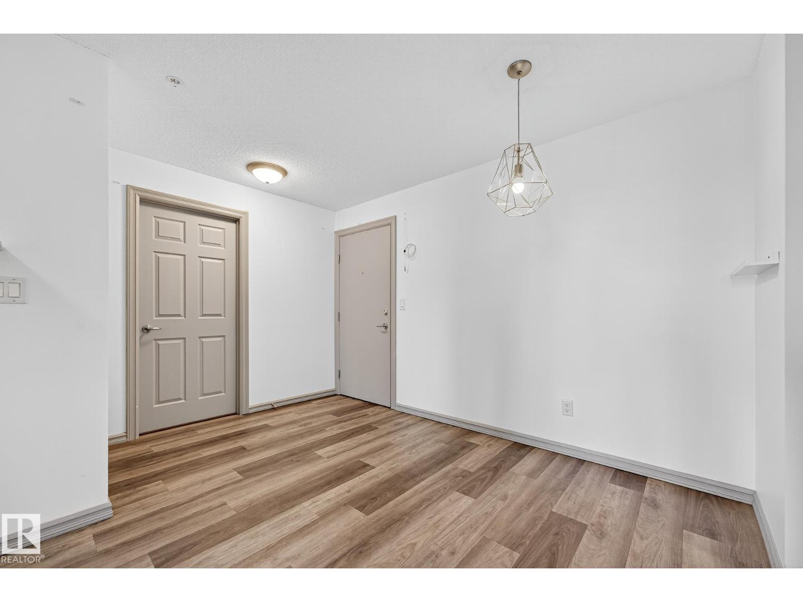#215 2208 44 AV NW, Edmonton