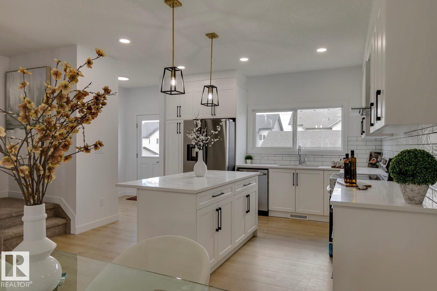 10213 92A AV NW - 12