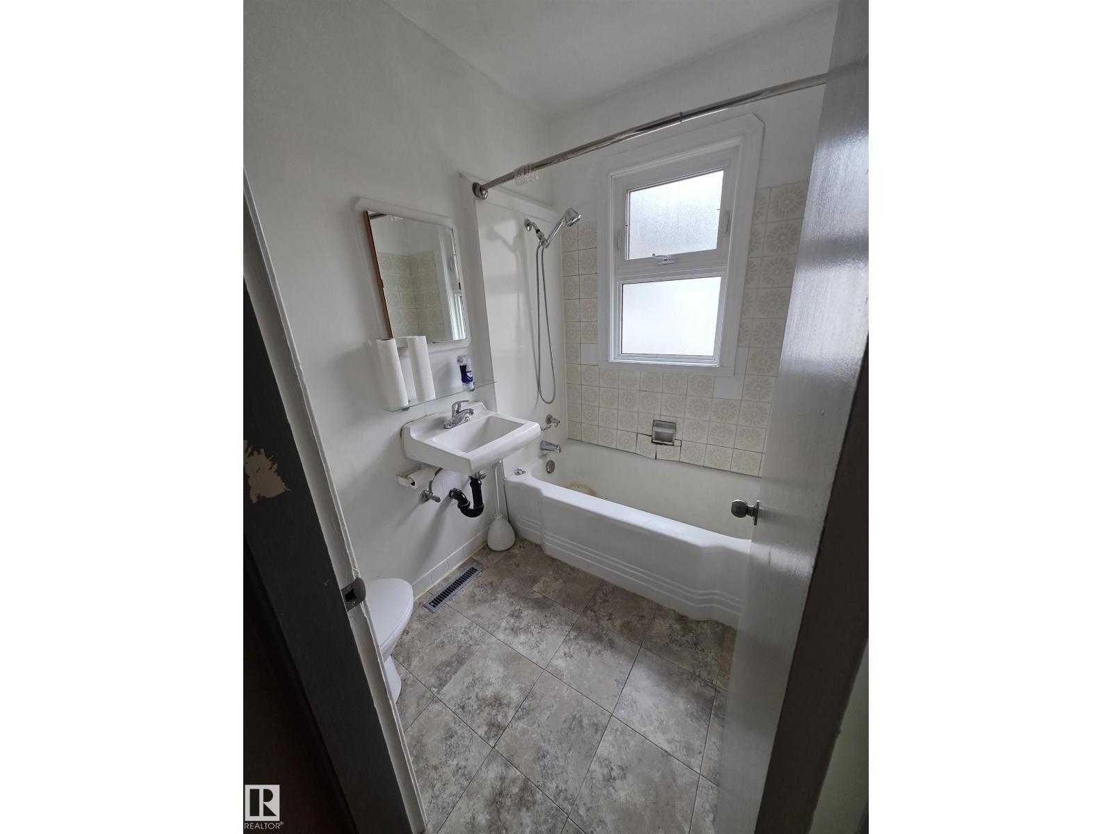 11926 125 ST NW - photo 5