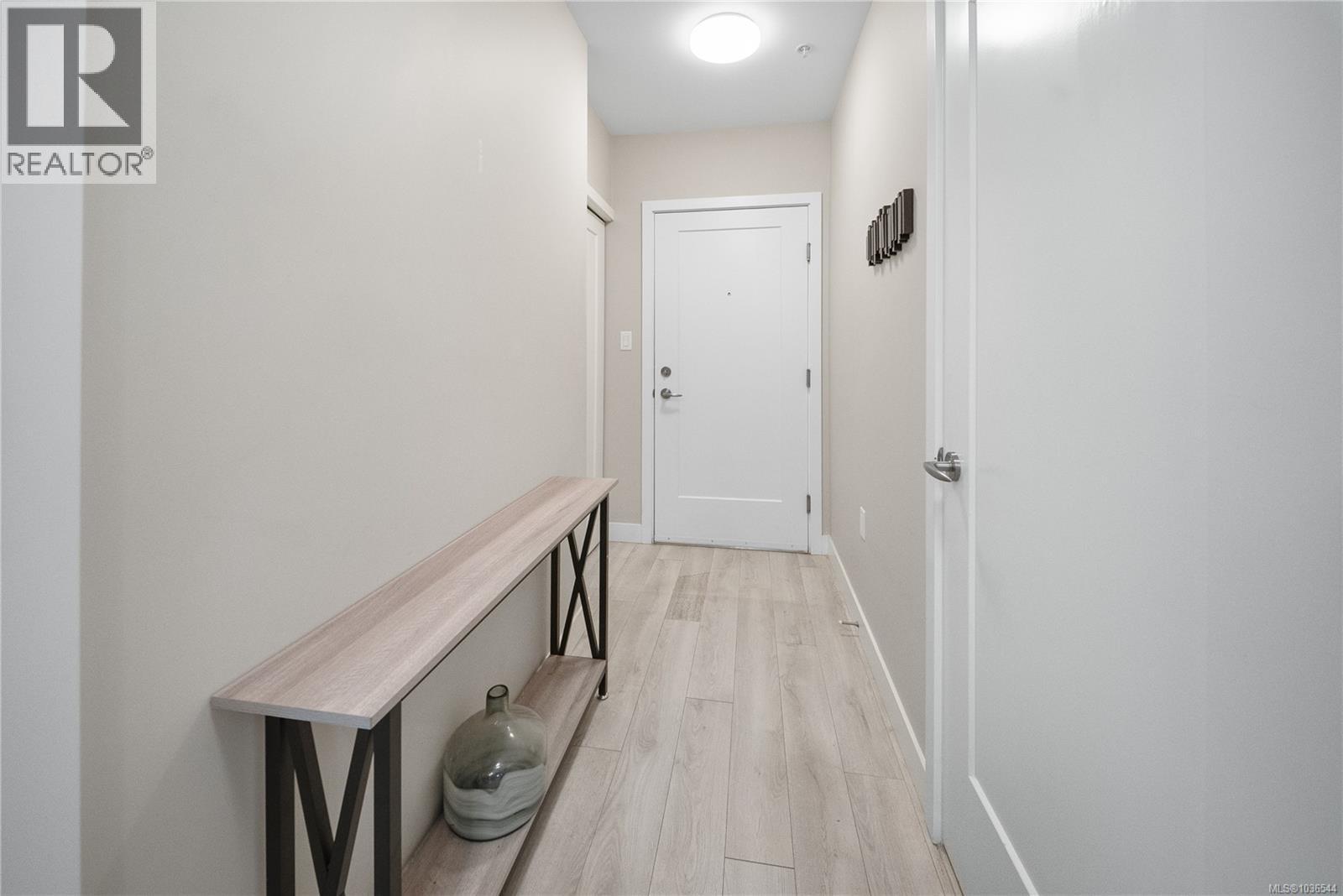 503 1016 Inverness Road, Saanich