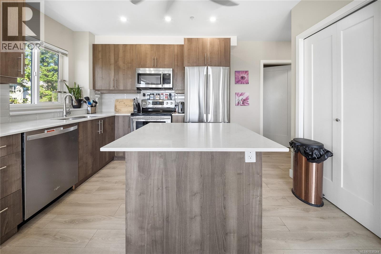 503 1016 Inverness Road, Saanich