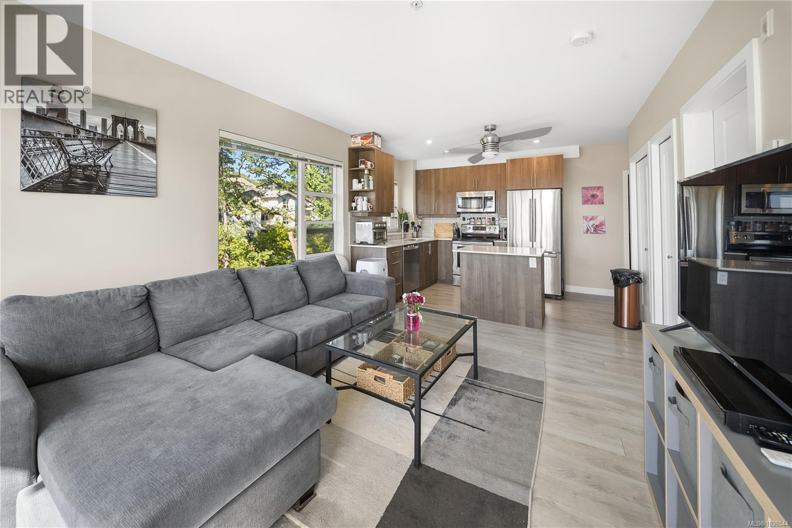 503 1016 Inverness Road, Saanich