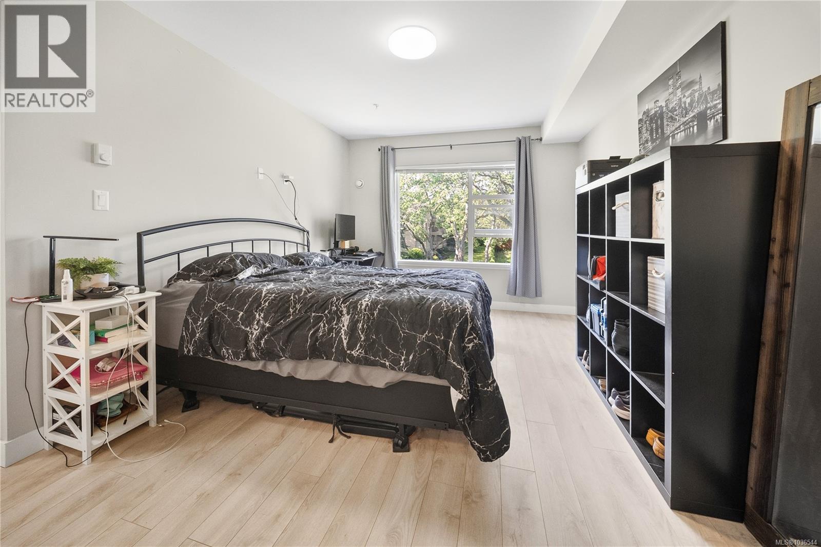 503 1016 Inverness Road, Saanich
