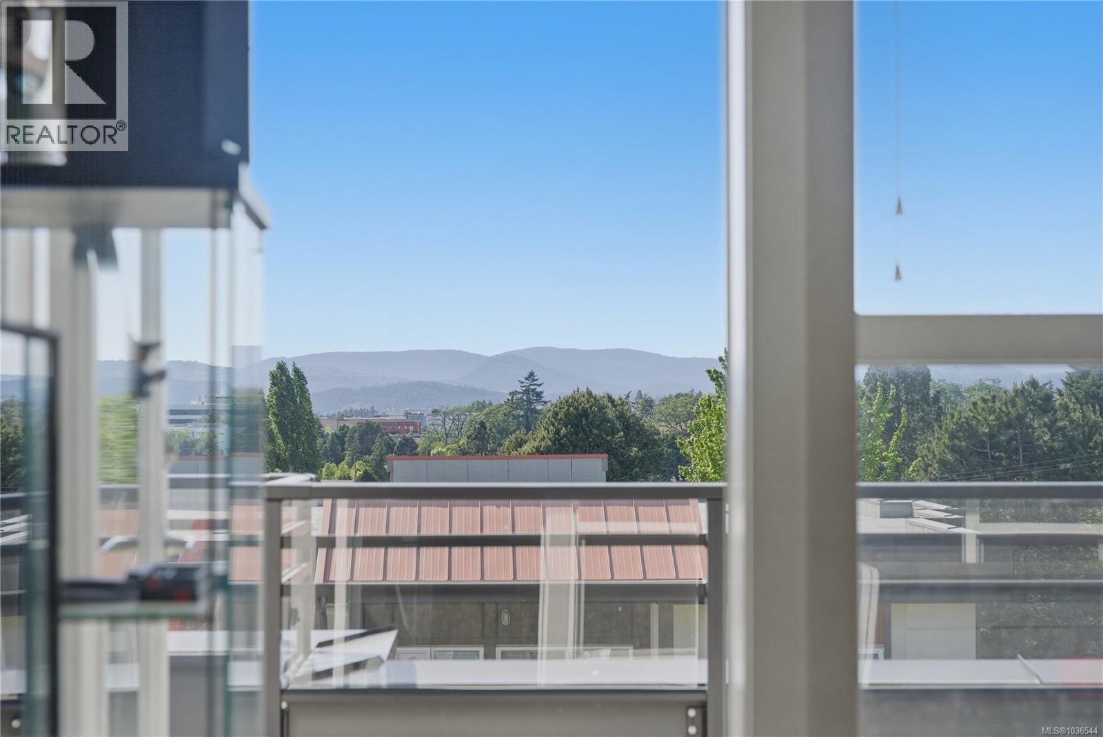 503 1016 Inverness Road, Saanich