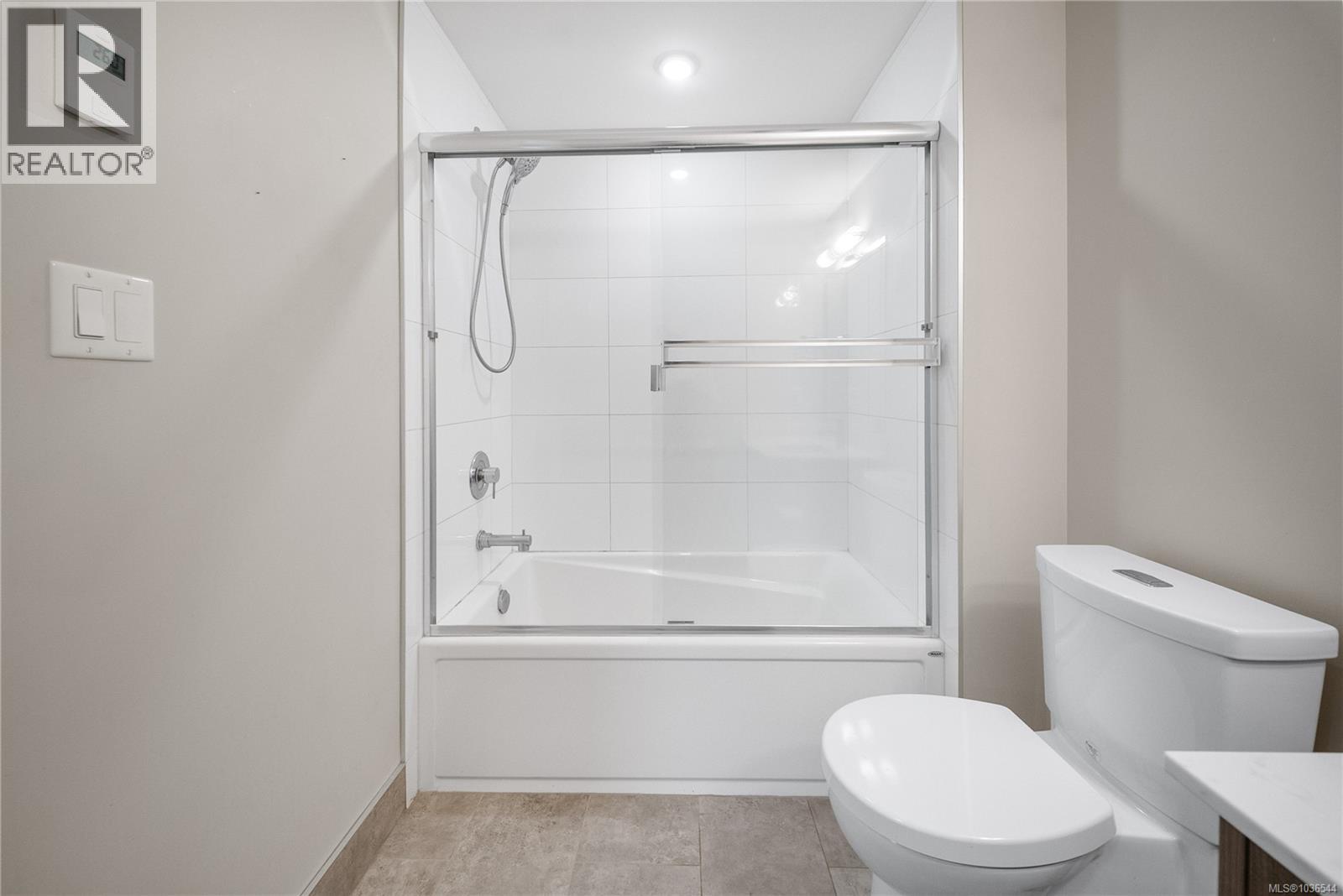 503 1016 Inverness Road, Saanich