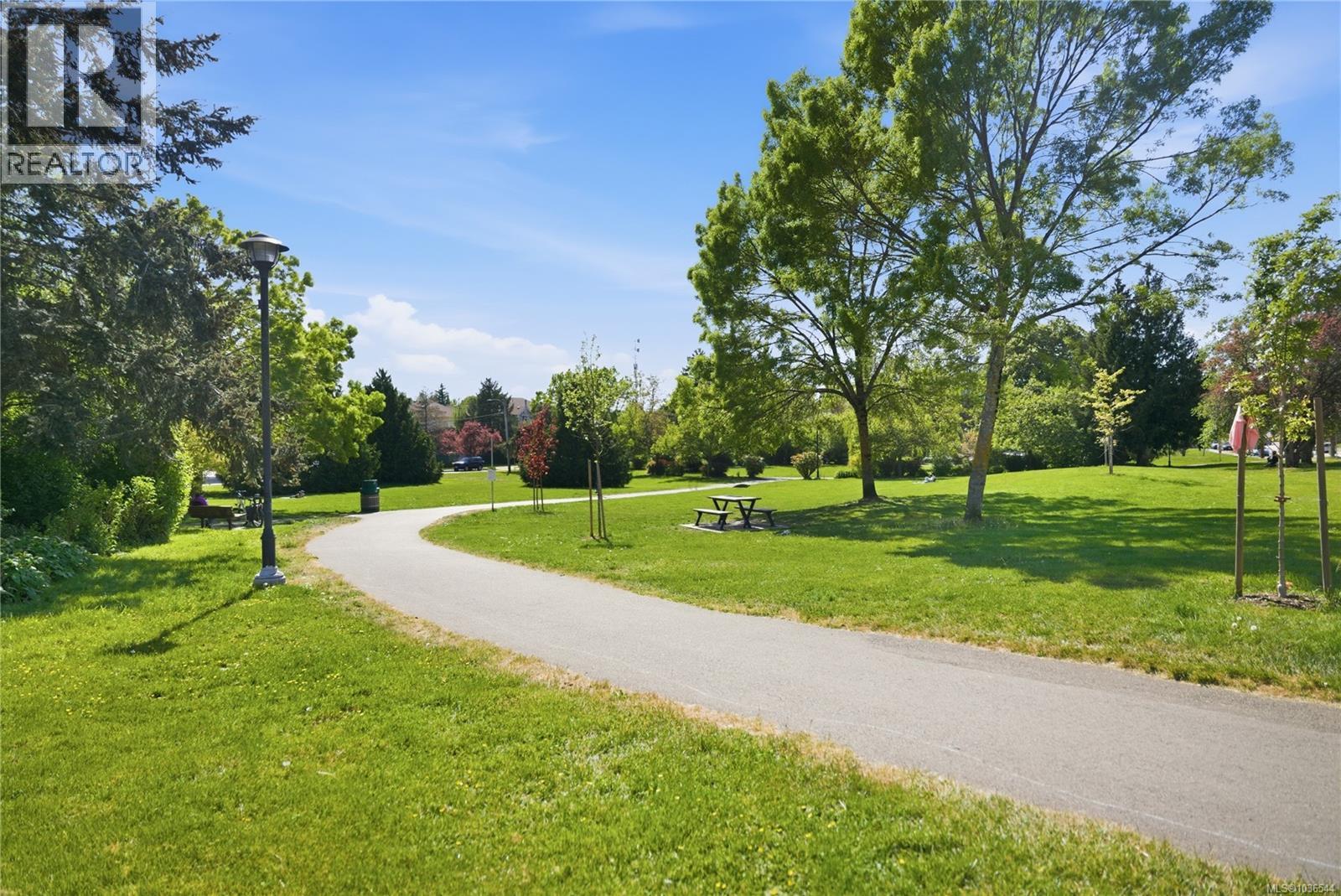 503 1016 Inverness Road, Saanich