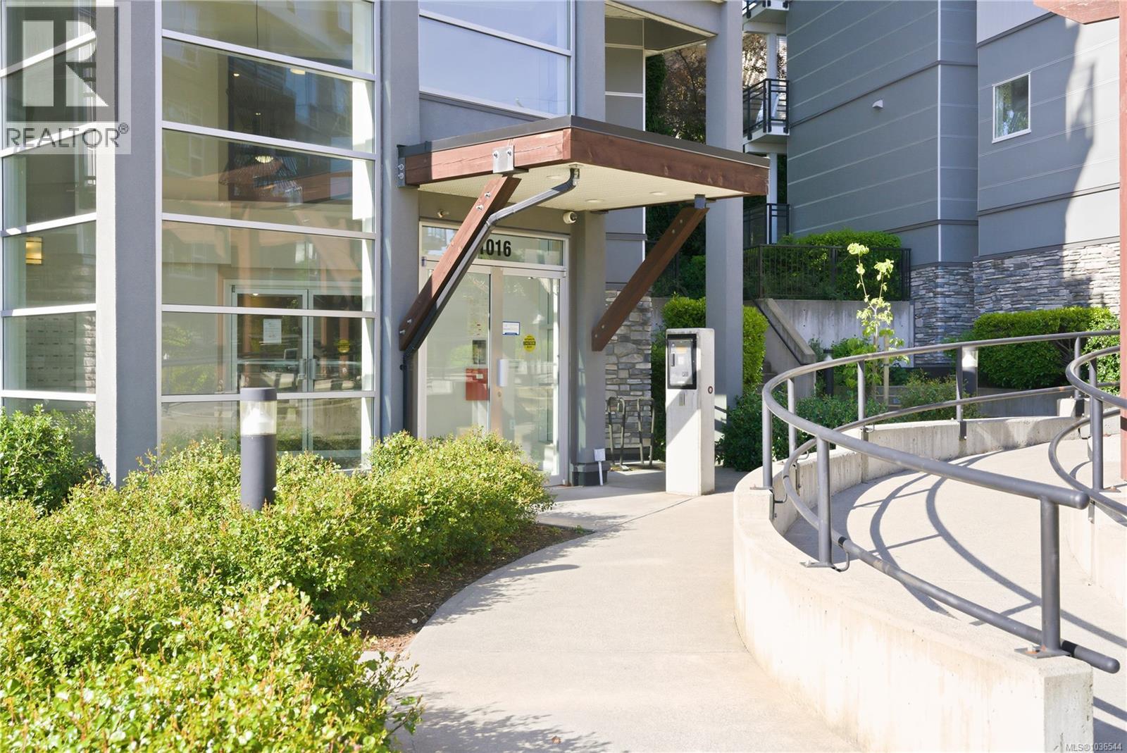 503 1016 Inverness Road, Saanich