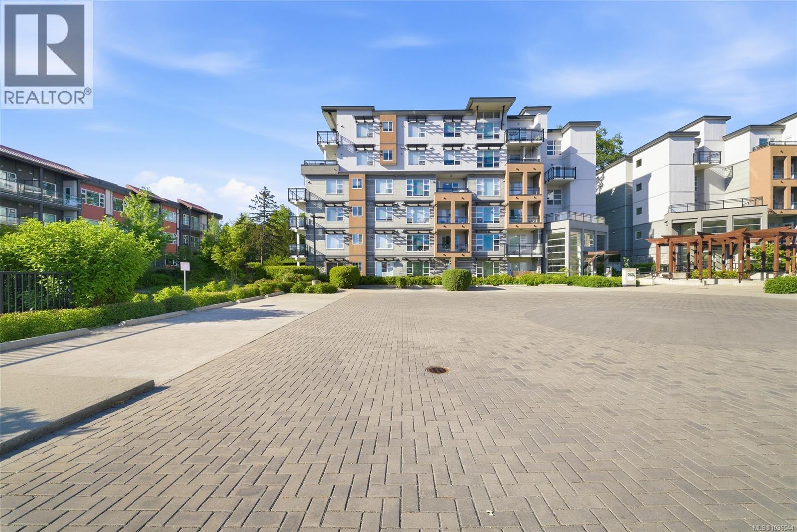 503 1016 Inverness Road, Saanich