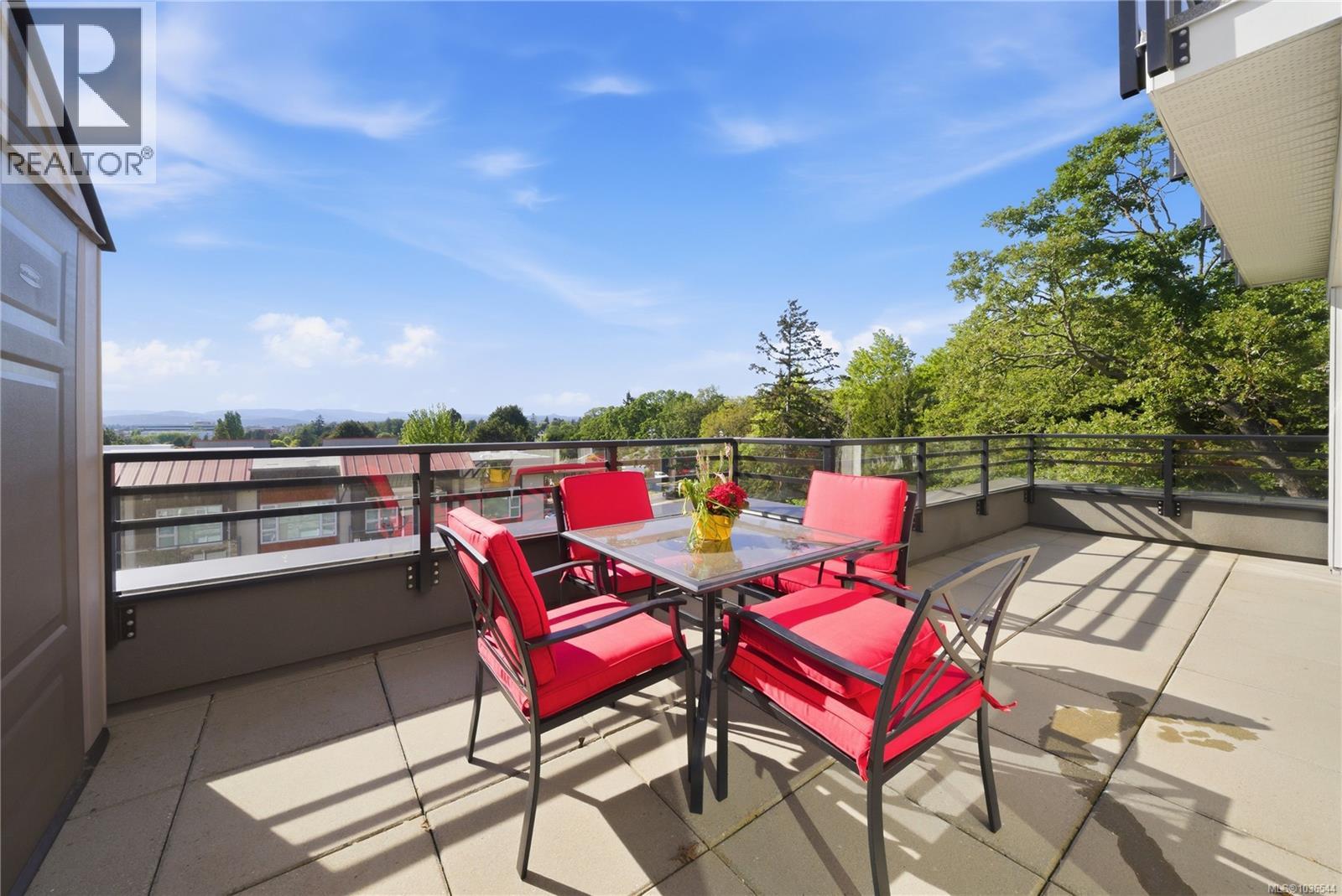503 1016 Inverness Road, Saanich