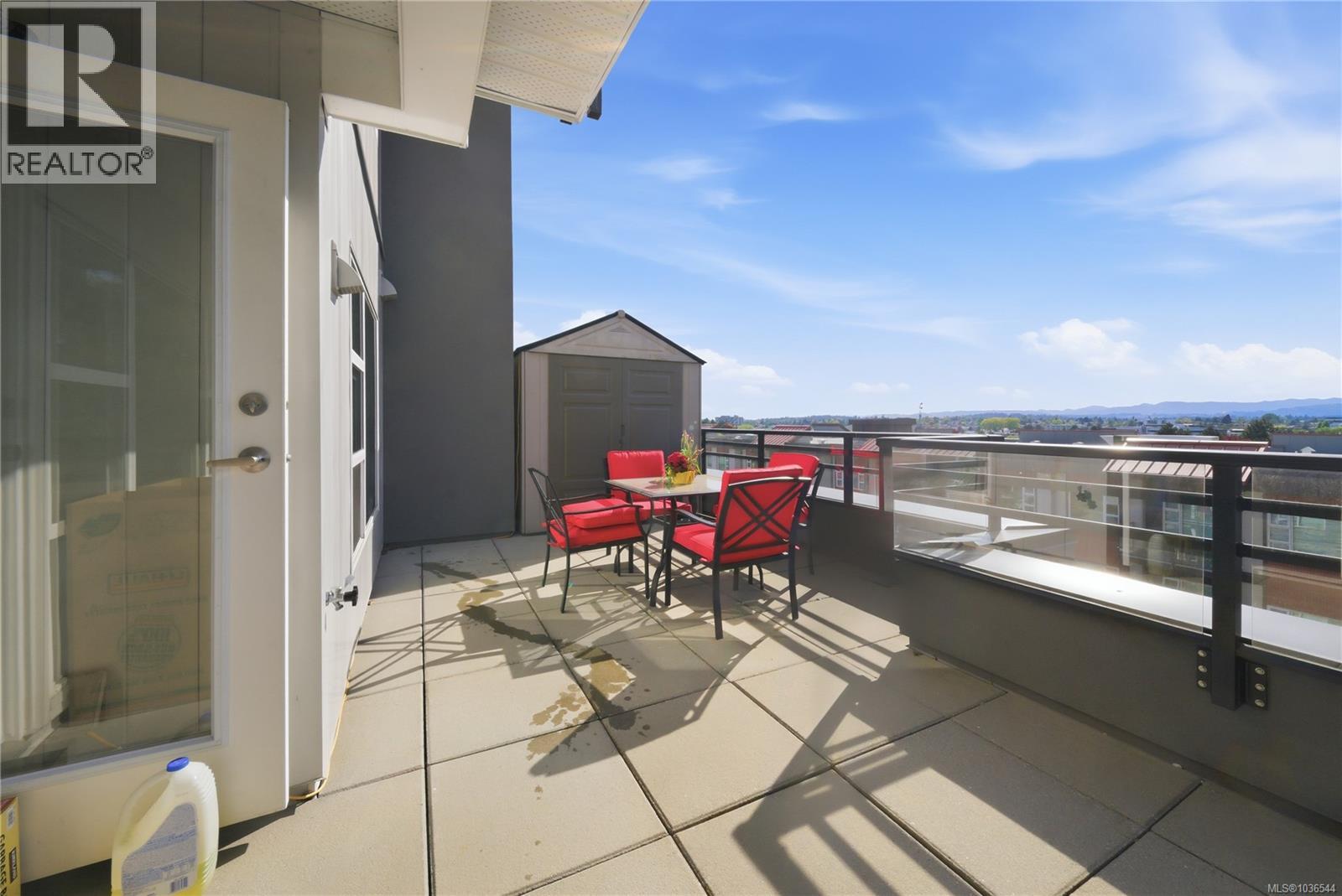 503 1016 Inverness Road, Saanich