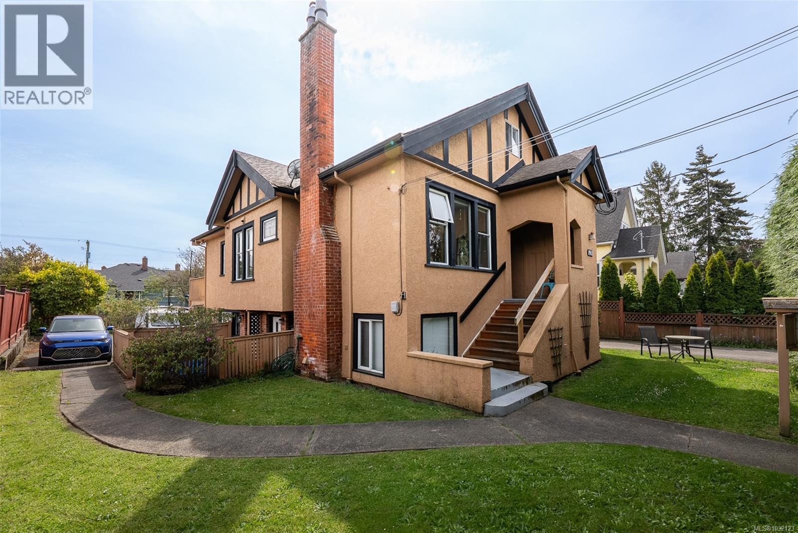 1913 Duchess St - 2