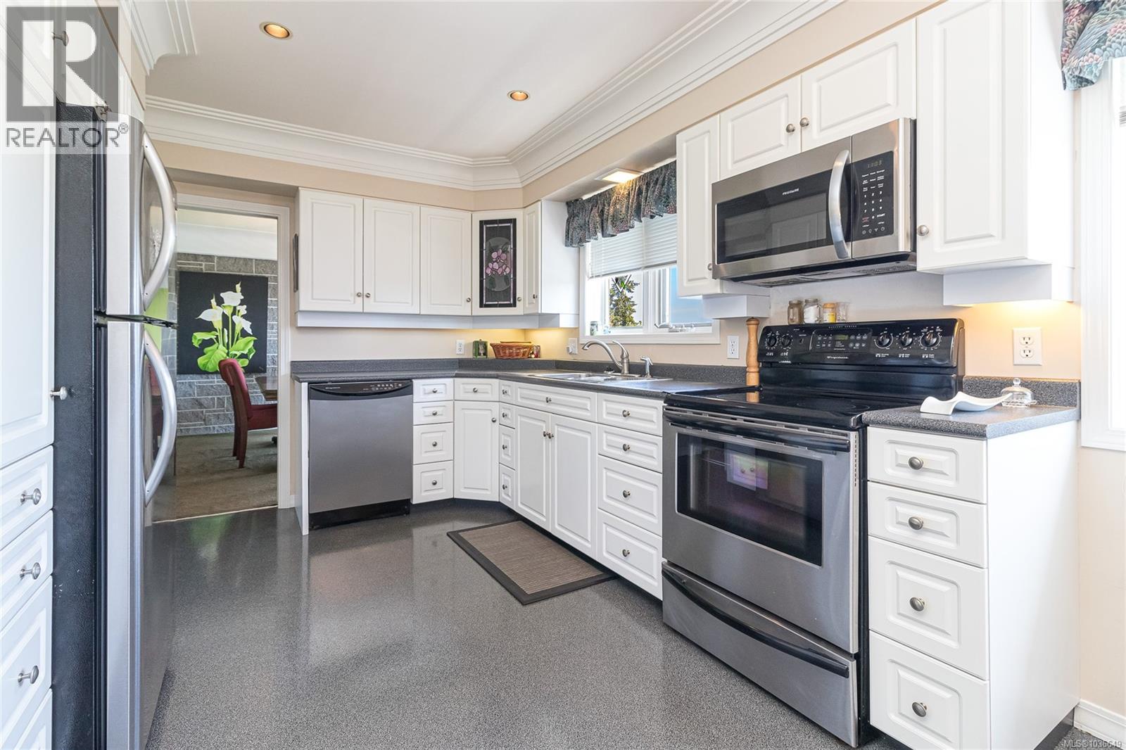  8705 Ebor Terrace, North Saanich